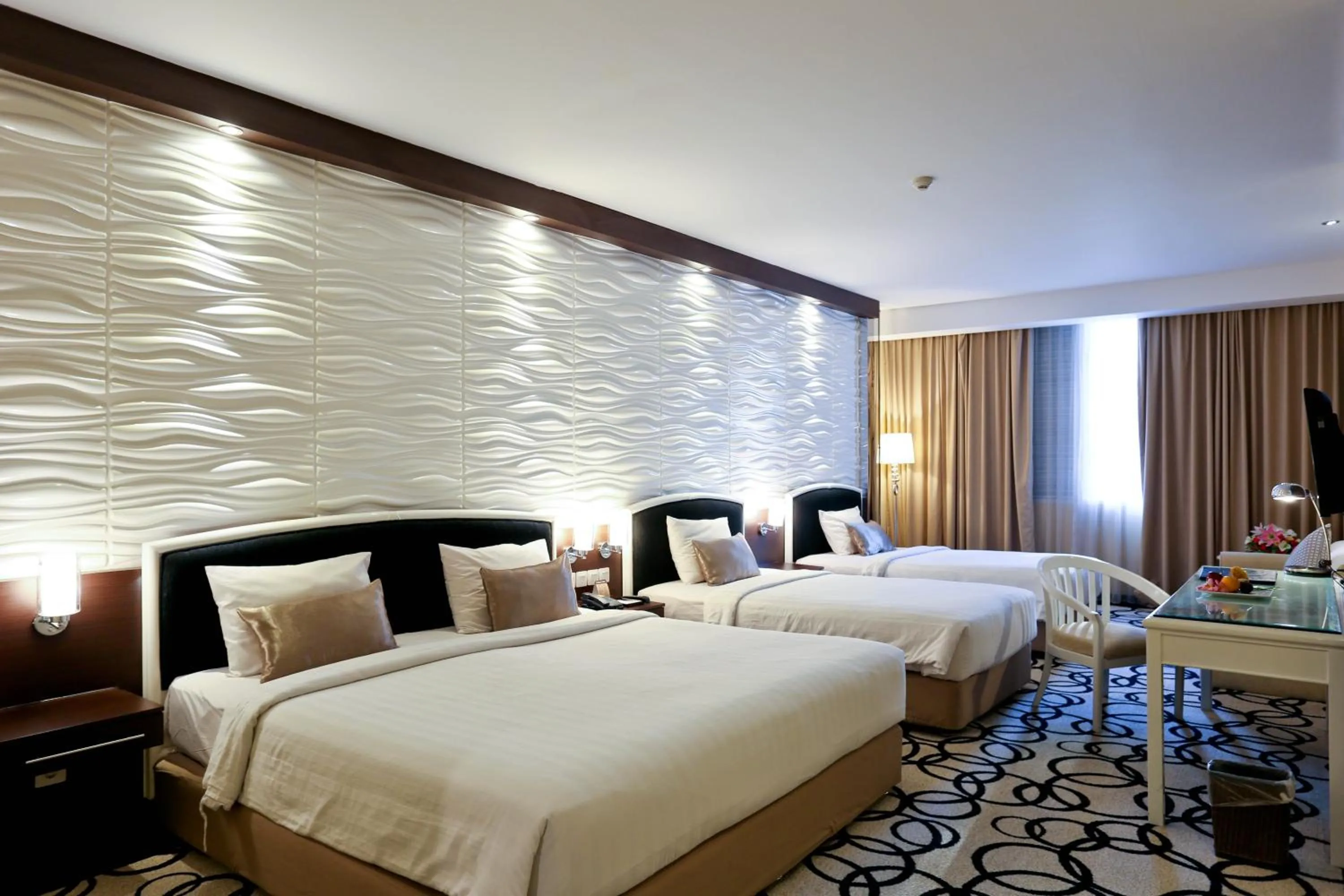 Bed in Hotel New Saphir Yogyakarta