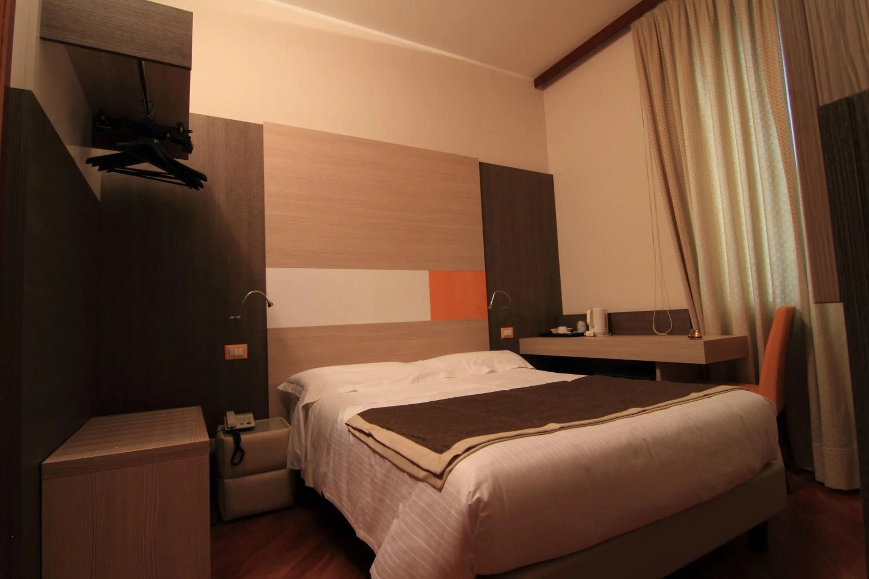 Photo of the whole room, Bed in Hotel Metrò