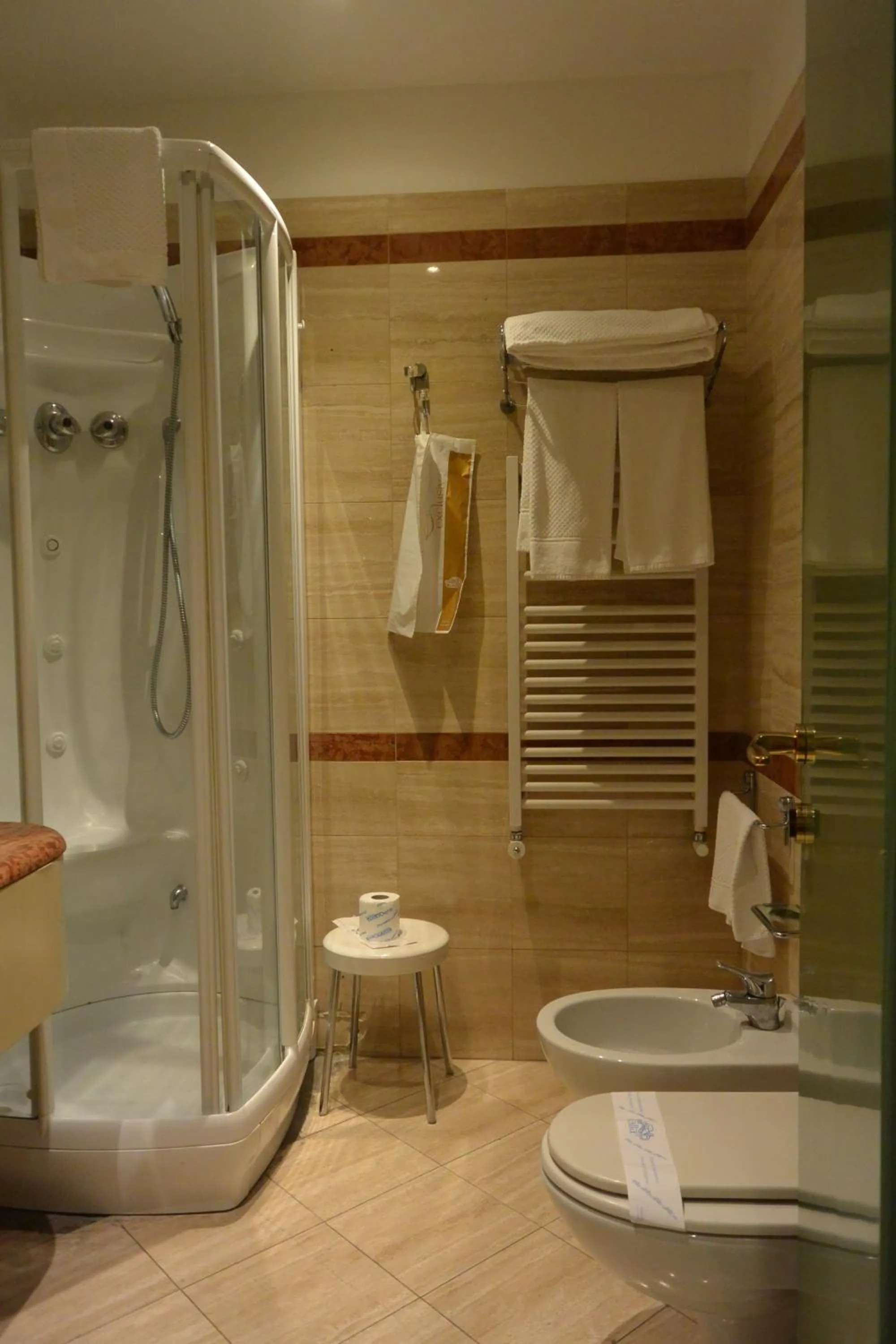 Bathroom in Hotel Metrò