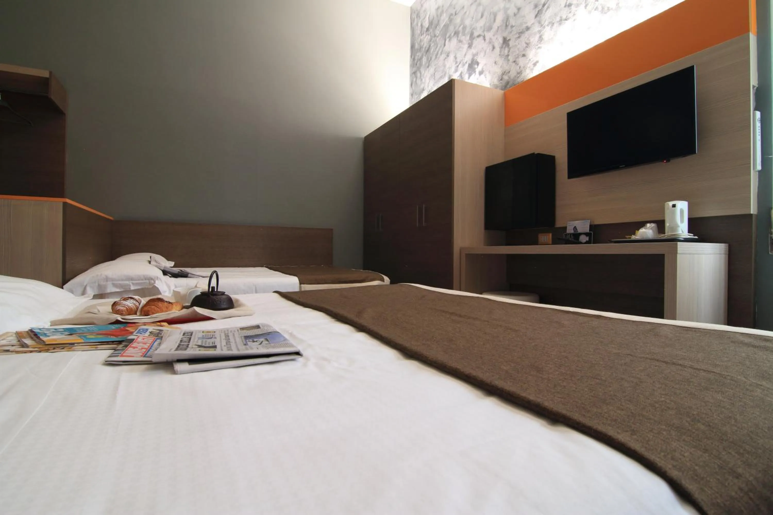 Bathroom, Bed in Hotel Metrò