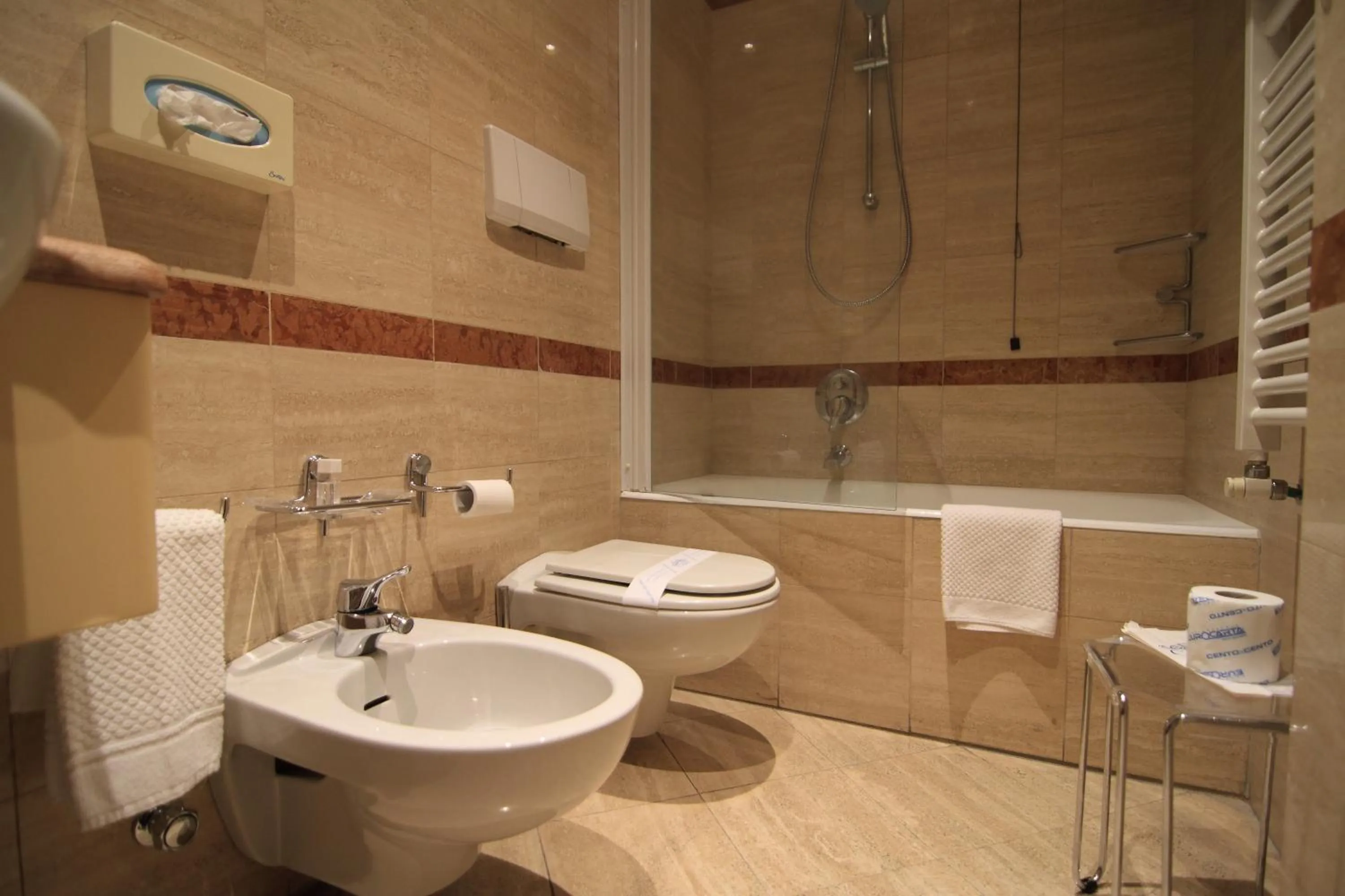 Bathroom in Hotel Metrò