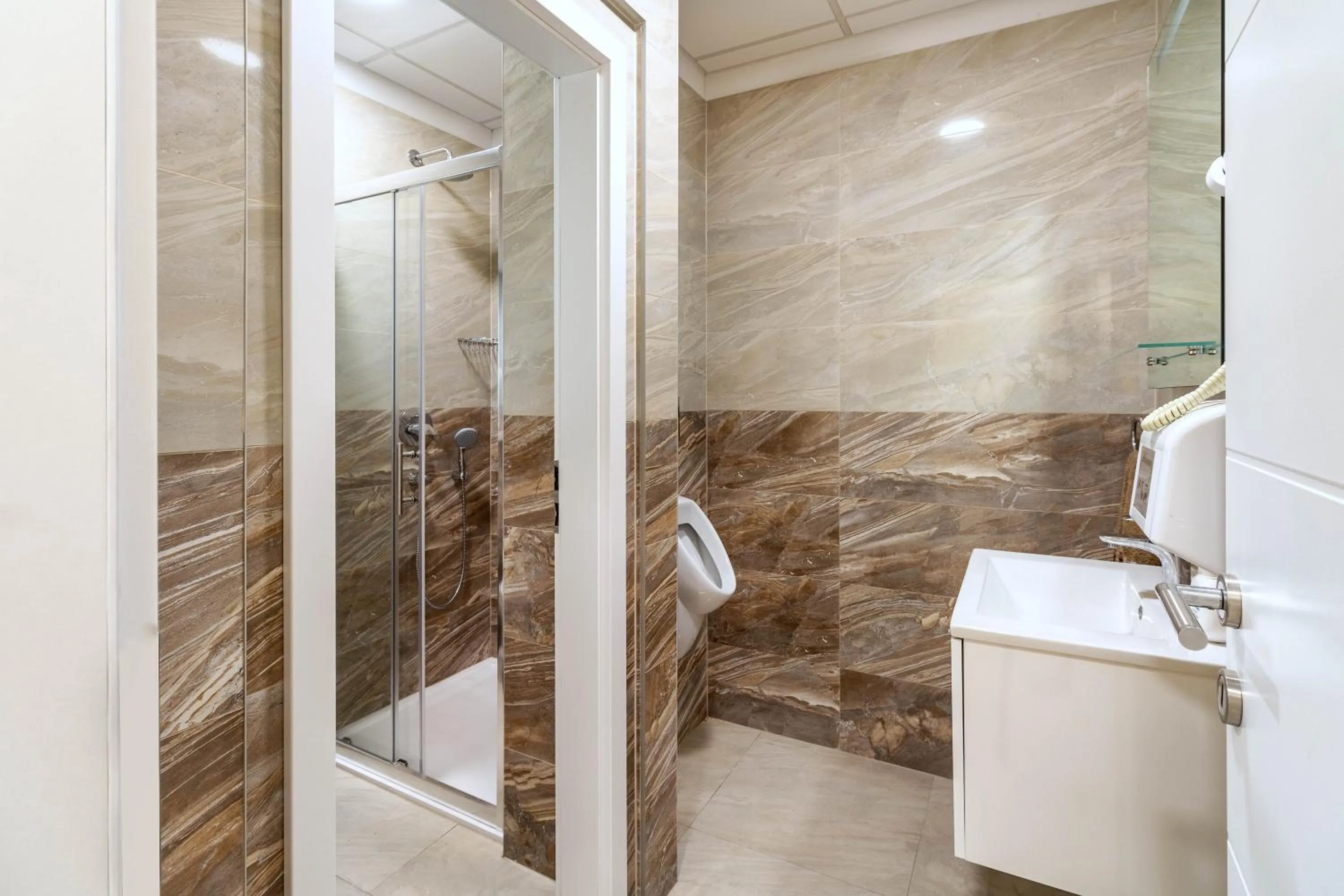 Bathroom in StaySplitBay