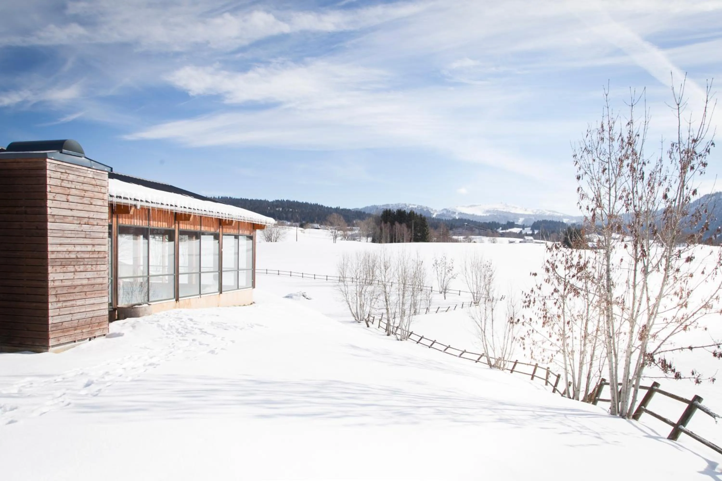Property building in Résidence Les Clarines ( by Popinns )