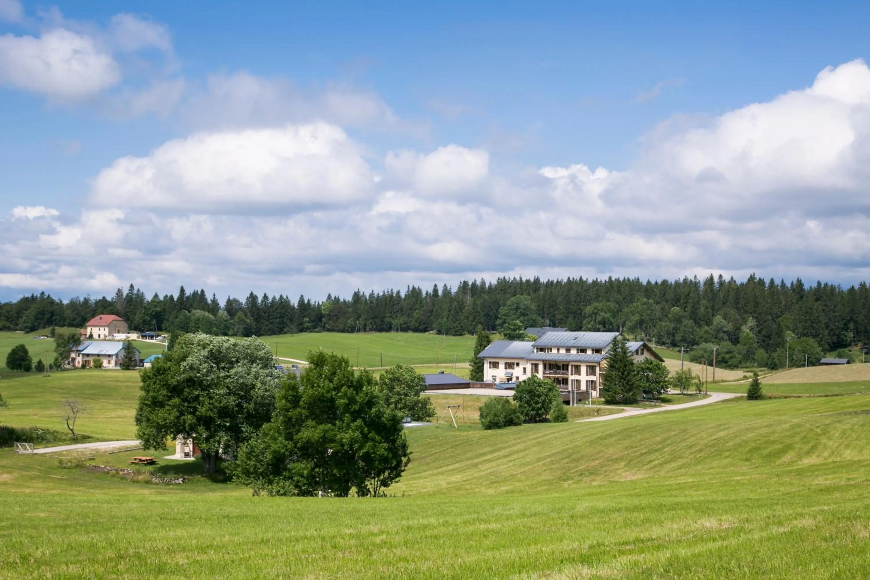 Property building in Résidence Les Clarines ( by Popinns )