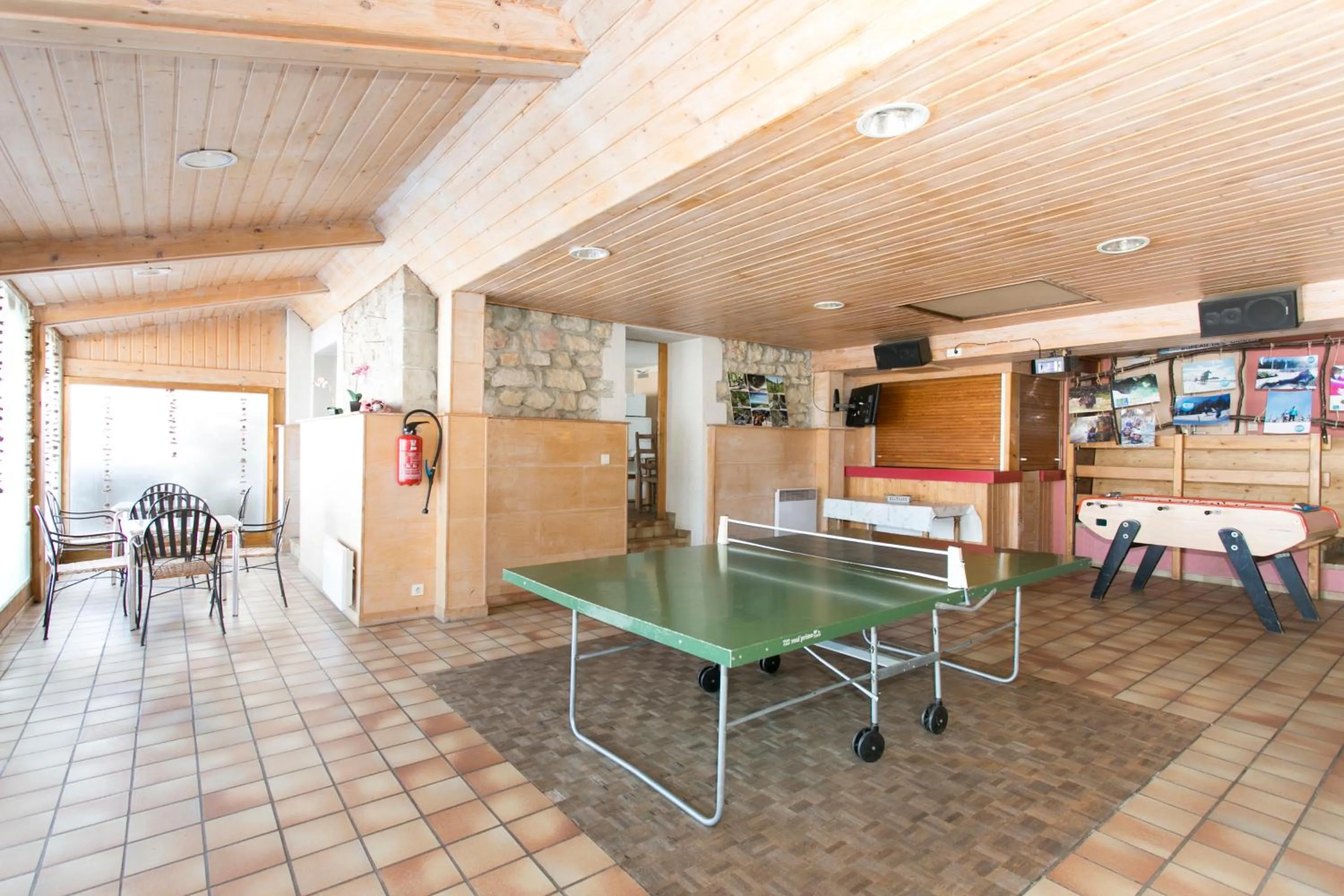 Table tennis in Résidence Les Clarines ( by Popinns )