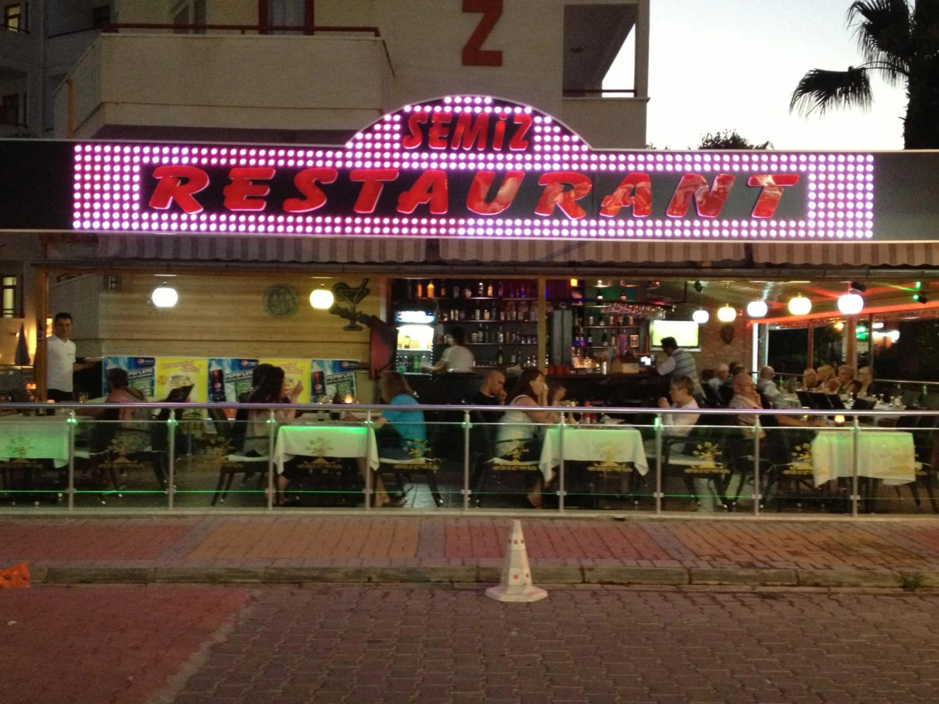 Restaurant/places to eat in Semiz Apart Hotel