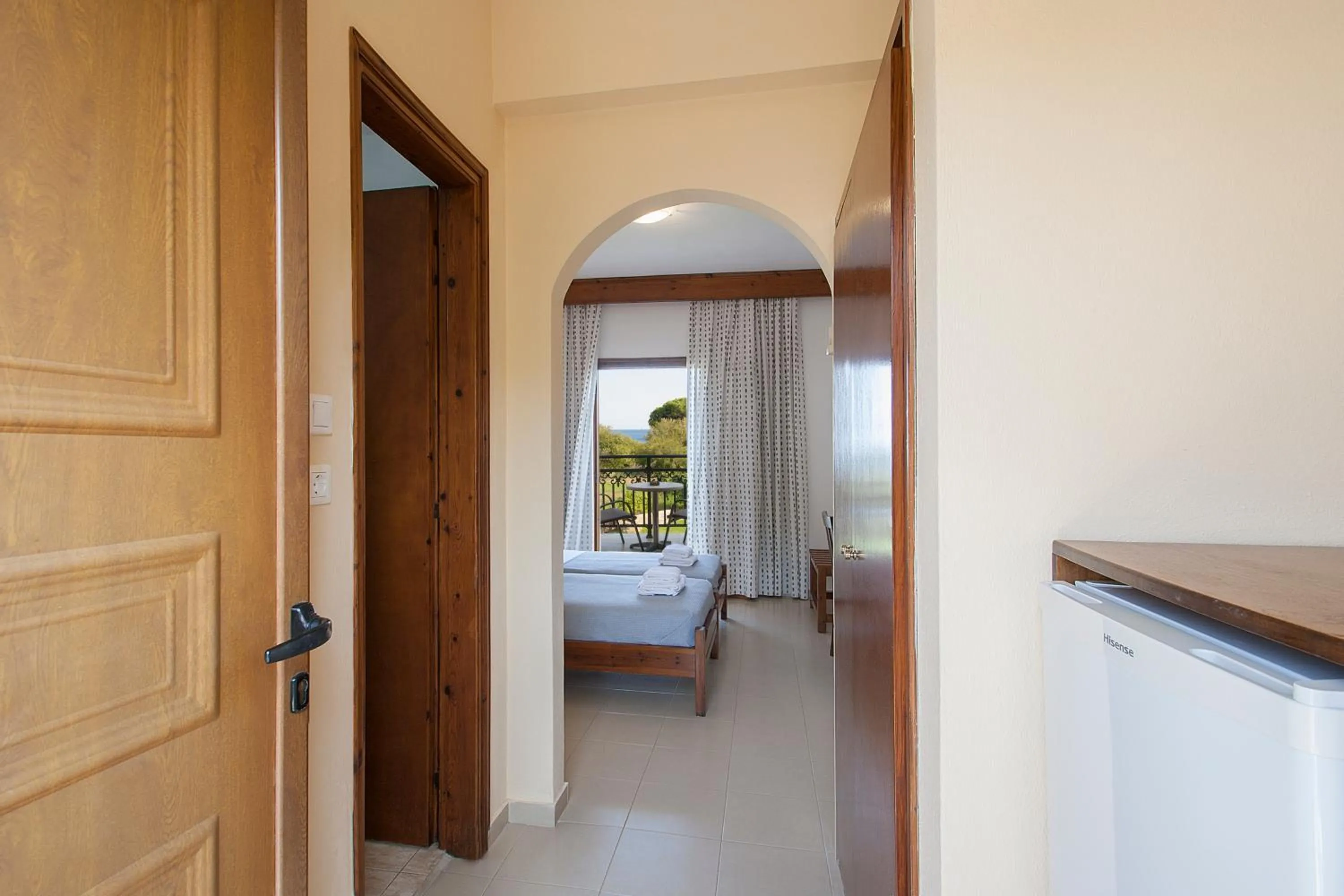 Facade/entrance, Bed in Vontzos Hotel