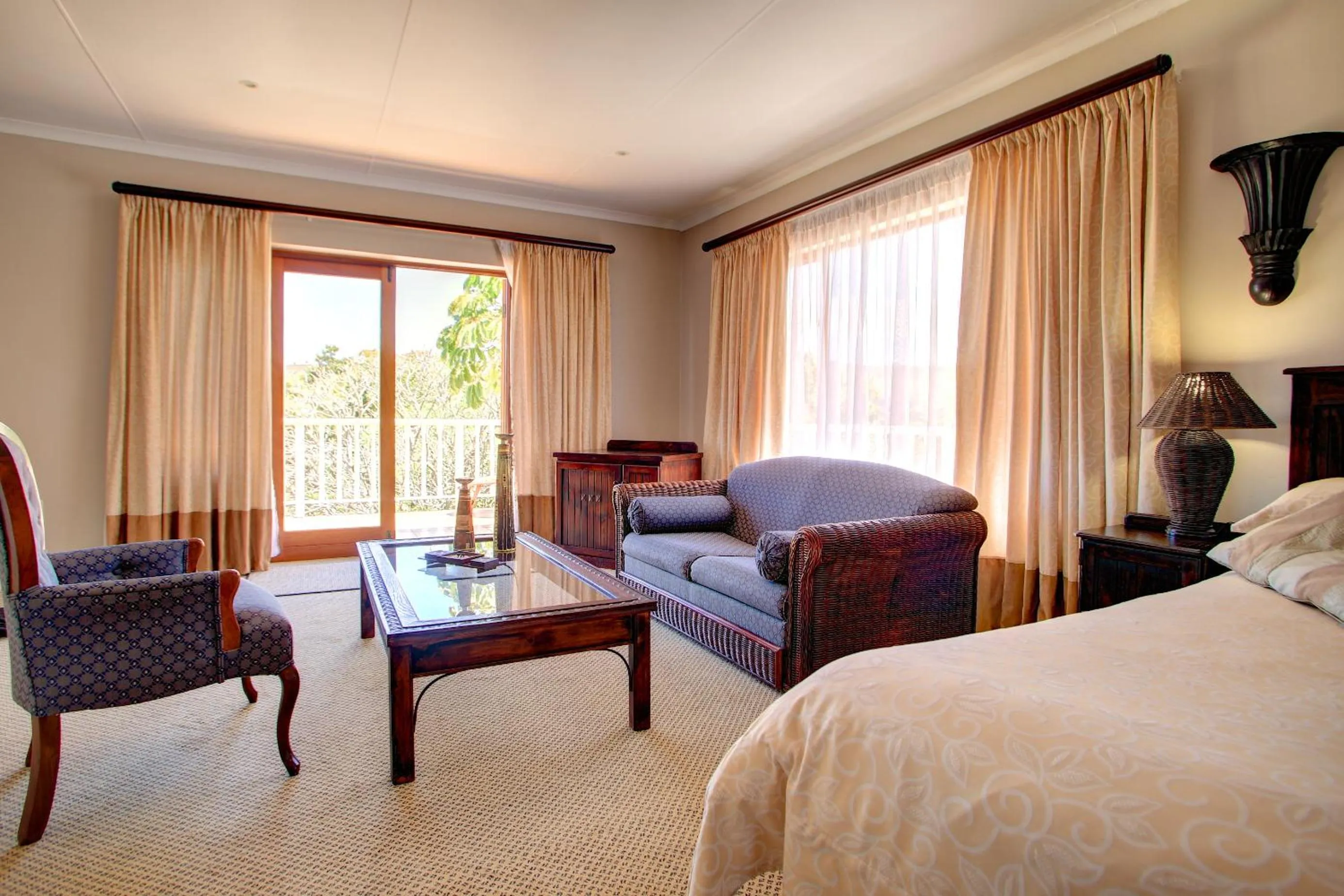 Bedroom, Bed in Waterfront Lodge