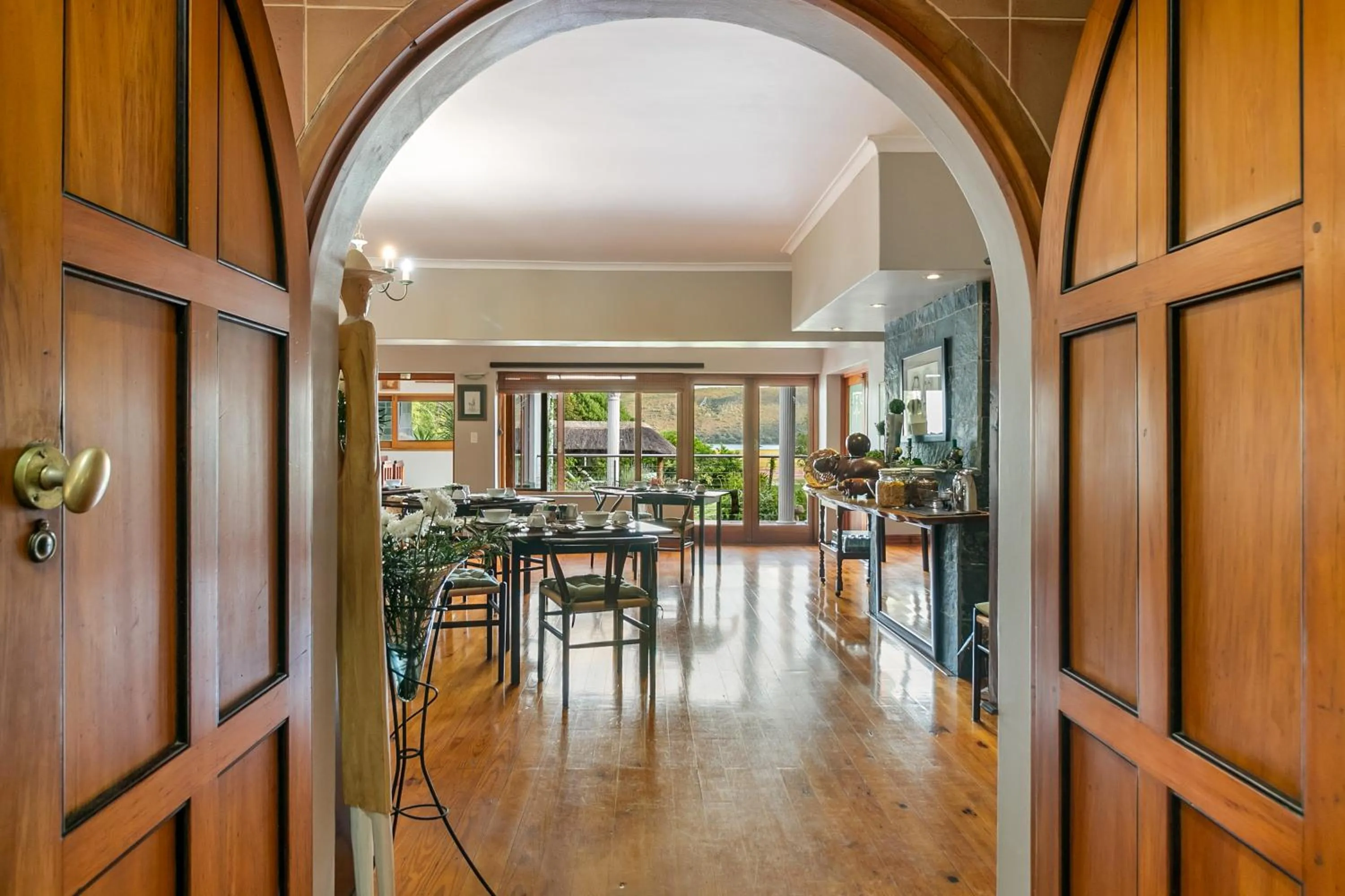 Dining area in Waterfront Lodge