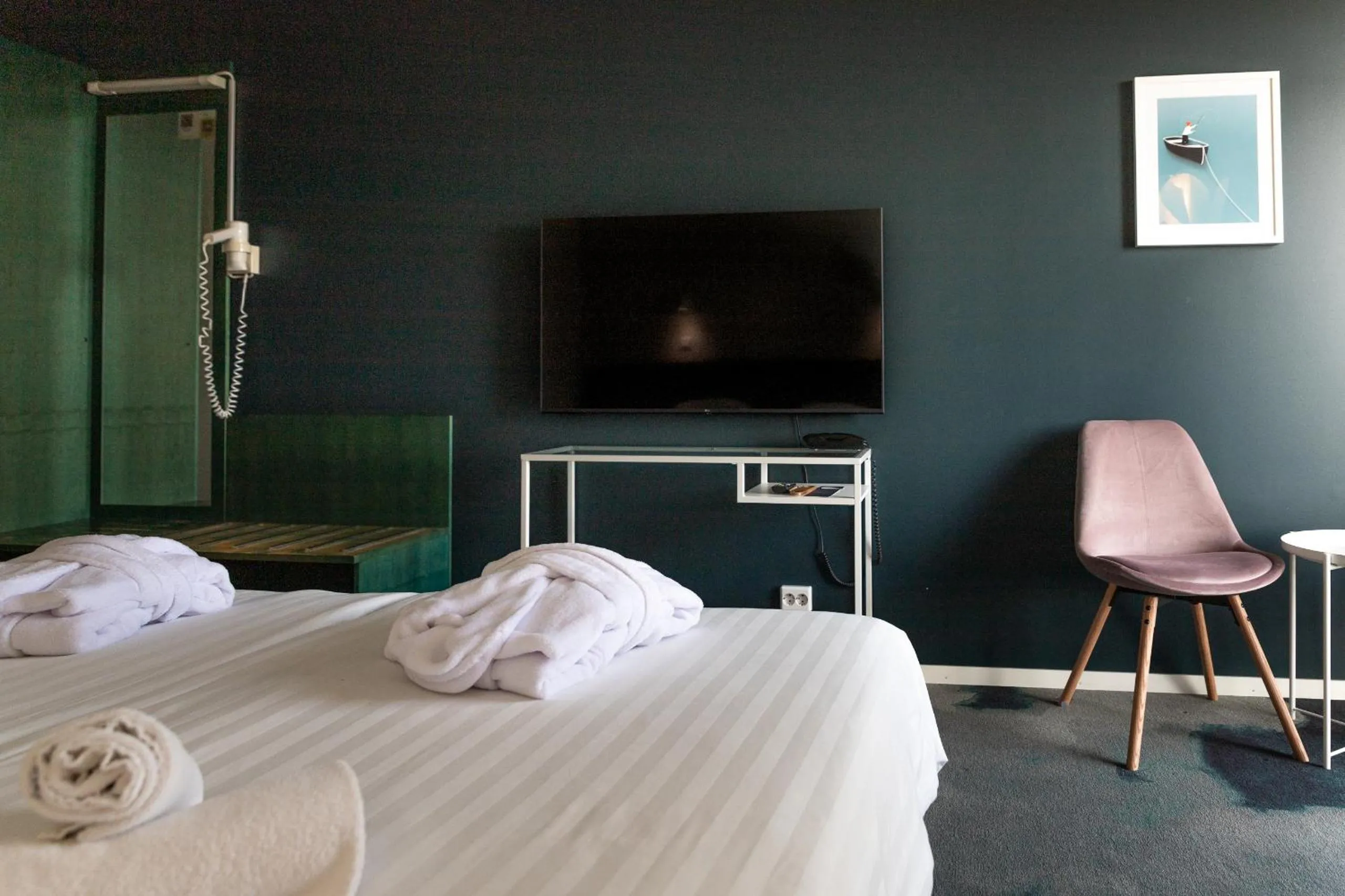 Bed in Meri Seaside Hotel & SPA