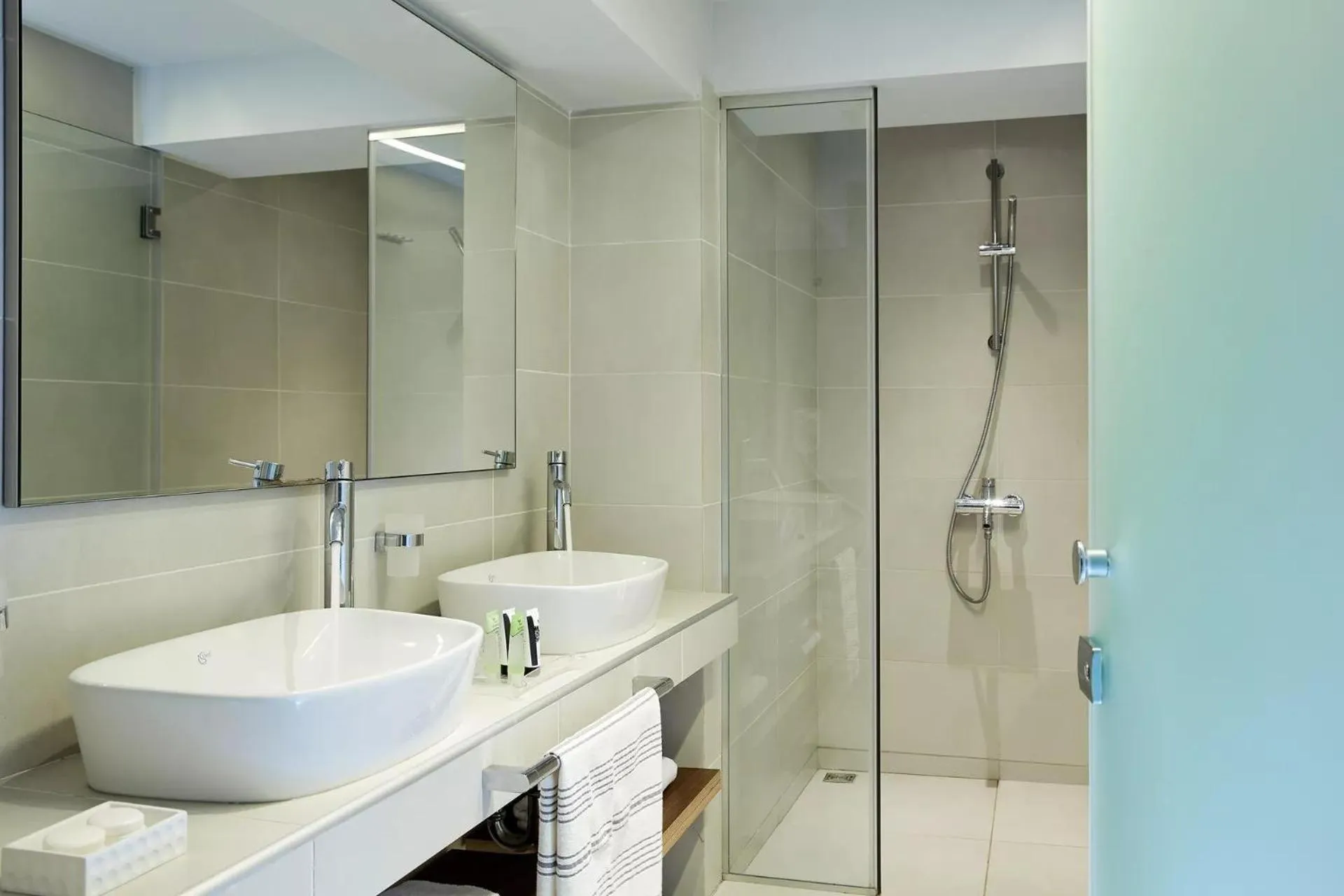 Bathroom in Makryammos