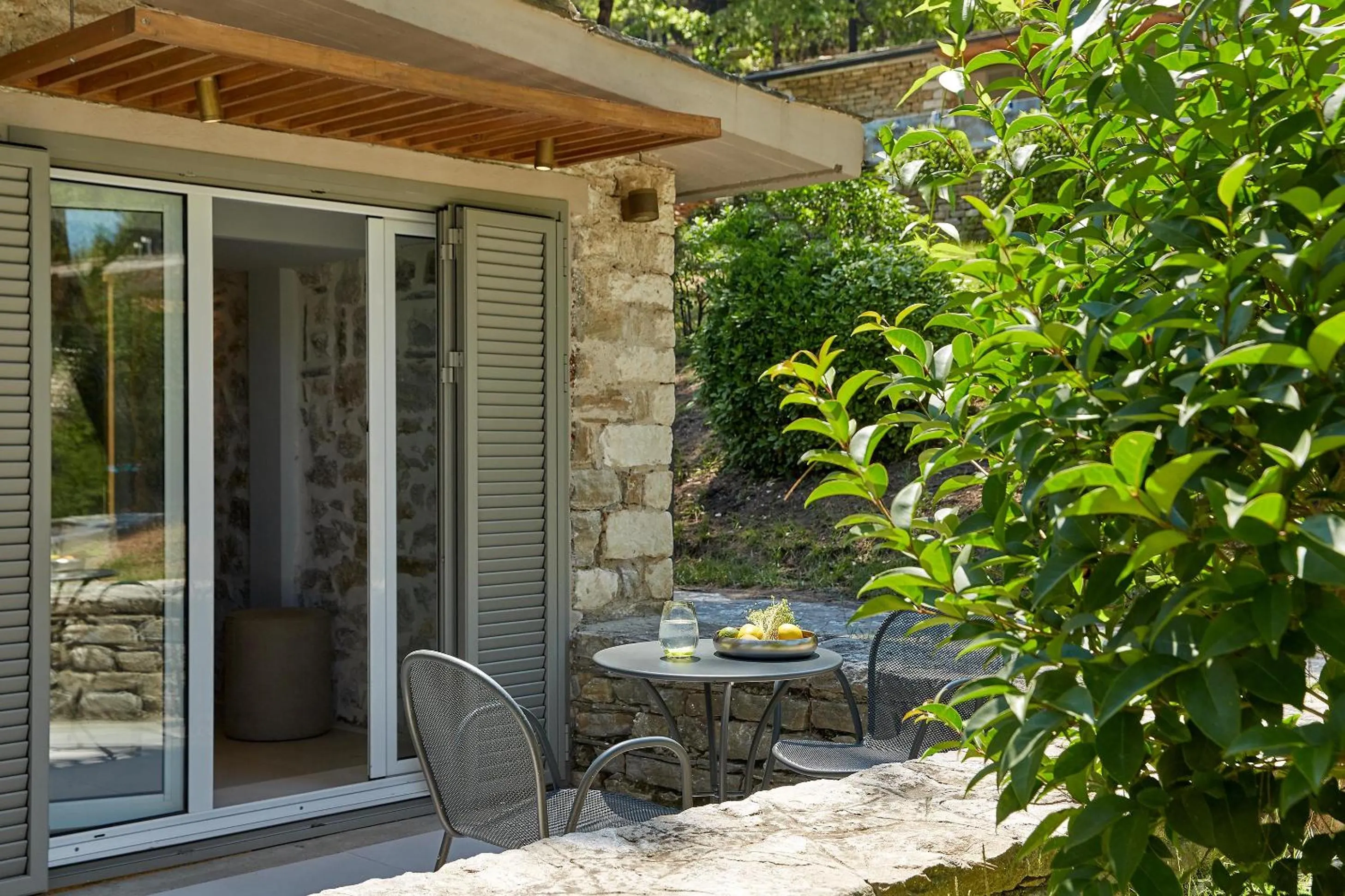 Photo of the whole room in Makryammos