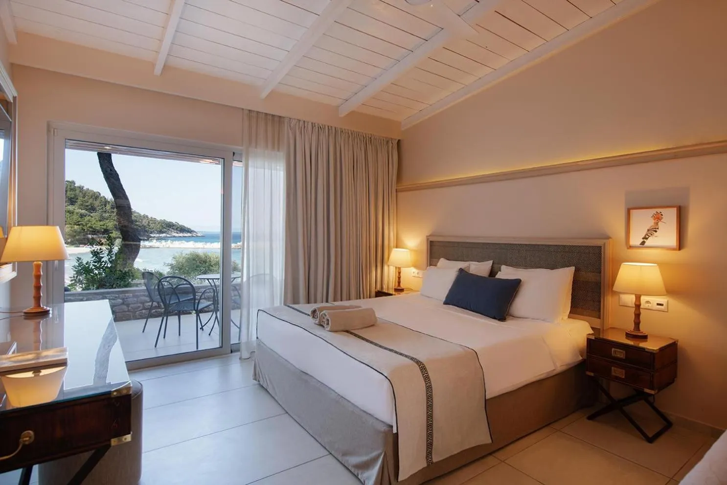 Photo of the whole room, Bed in Makryammos