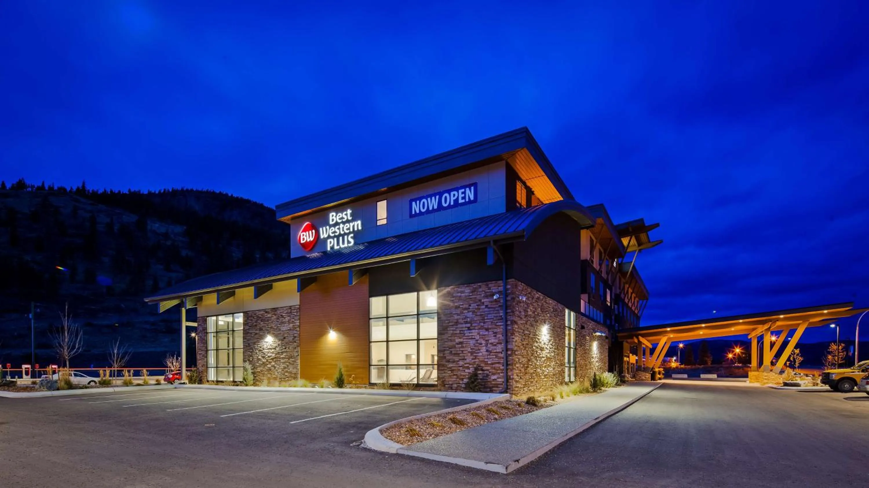 Property building in Best Western Plus Merritt Hotel