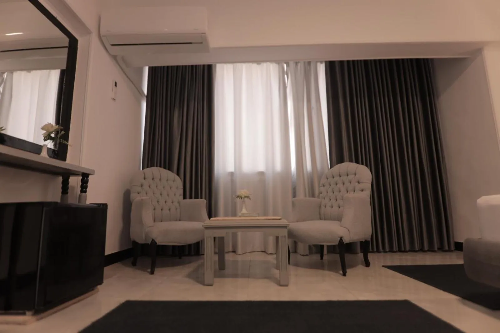 Seating area in Aura Inn Hotel Cairo