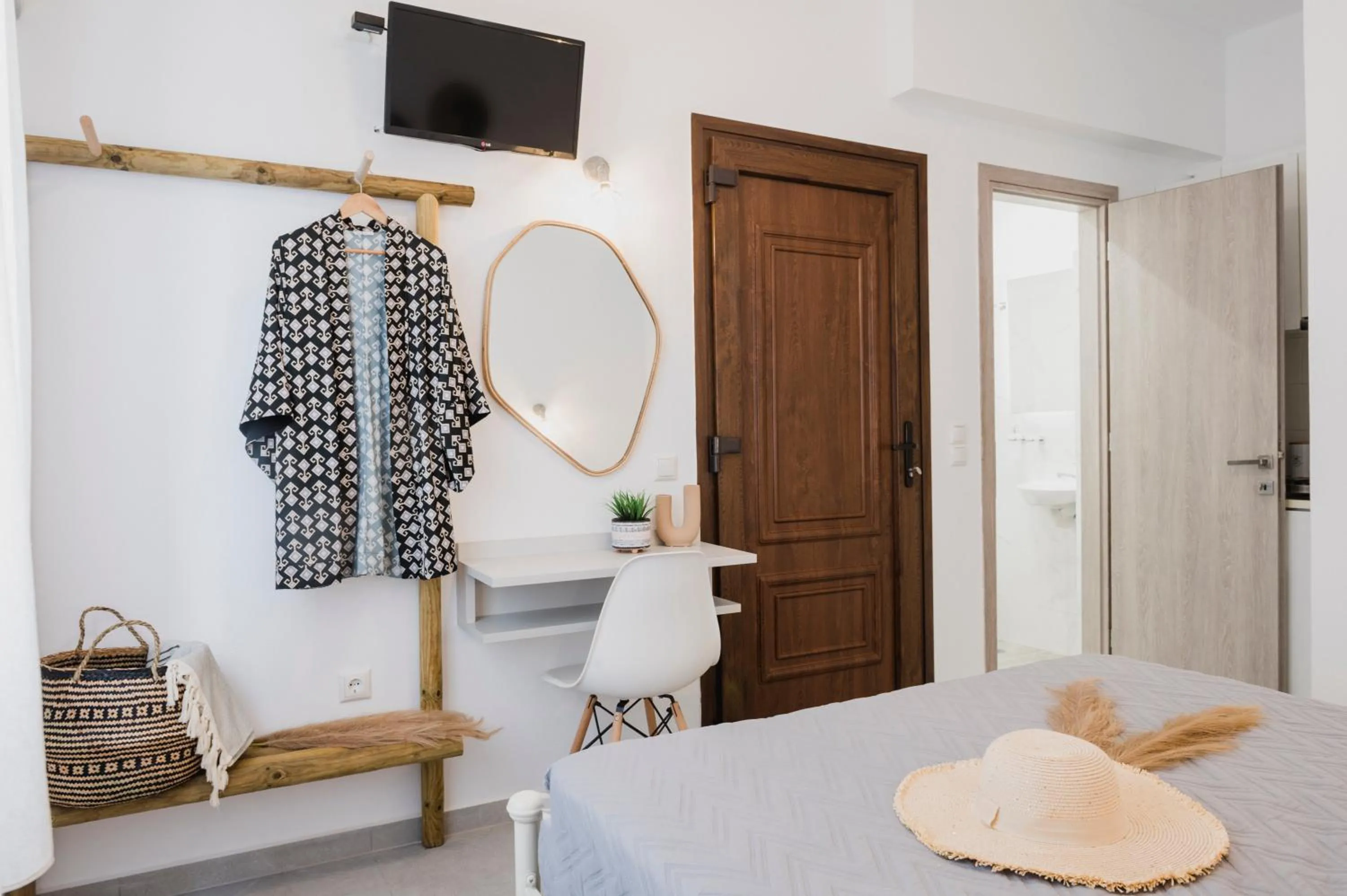 Bed in Petros Studios & Suites