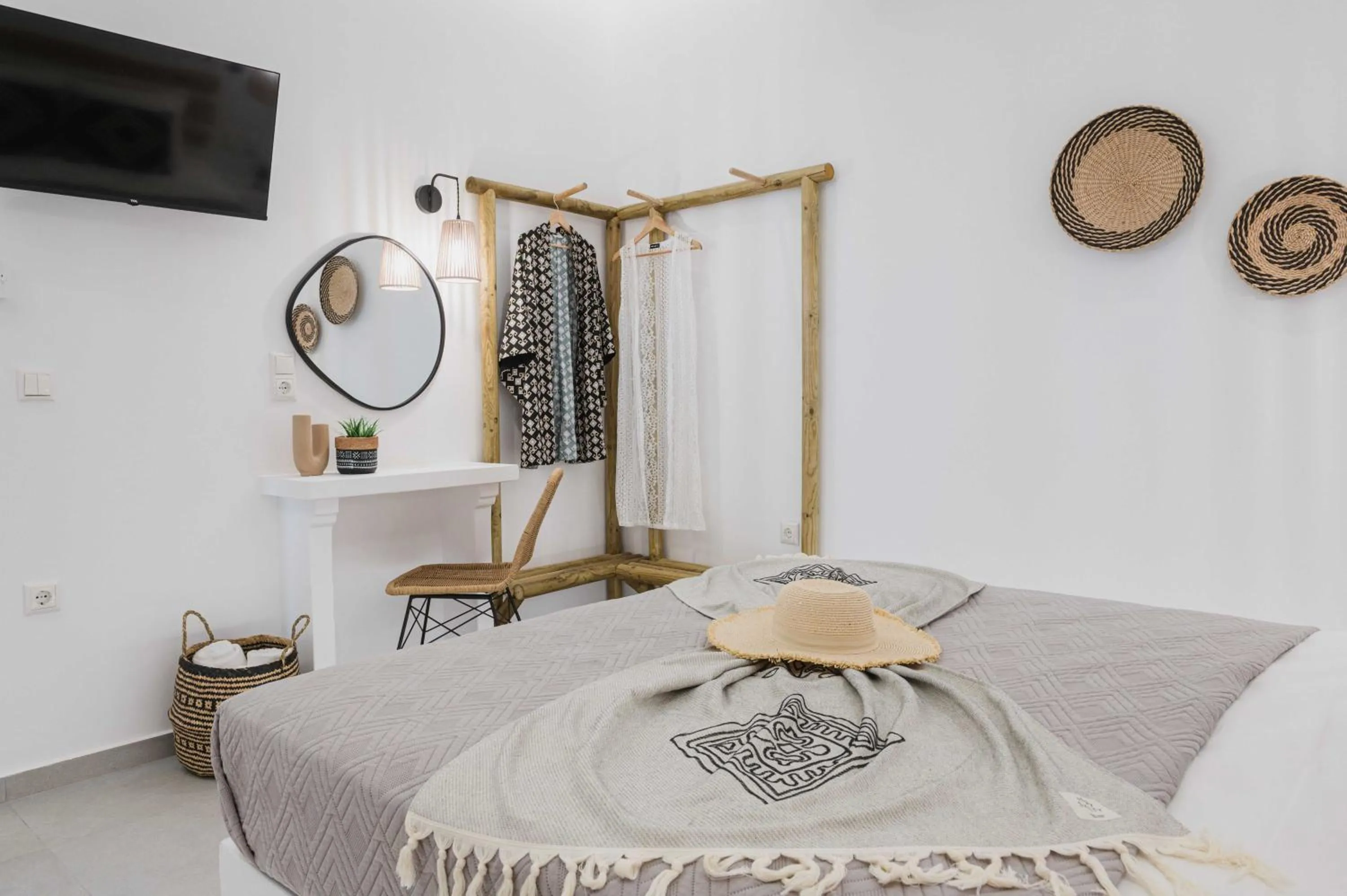 Bed in Petros Studios & Suites