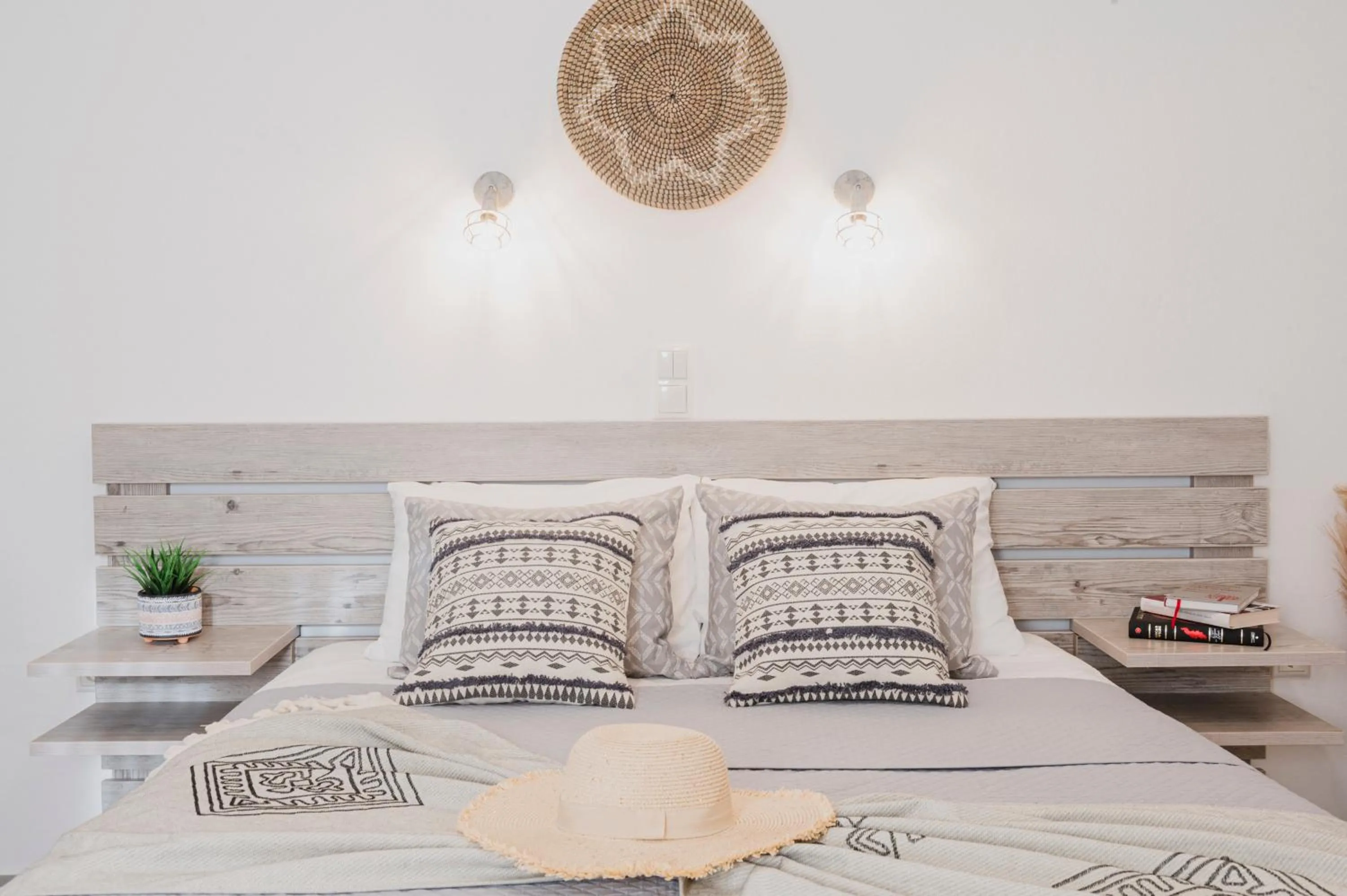 Bedroom, Bed in Petros Studios & Suites