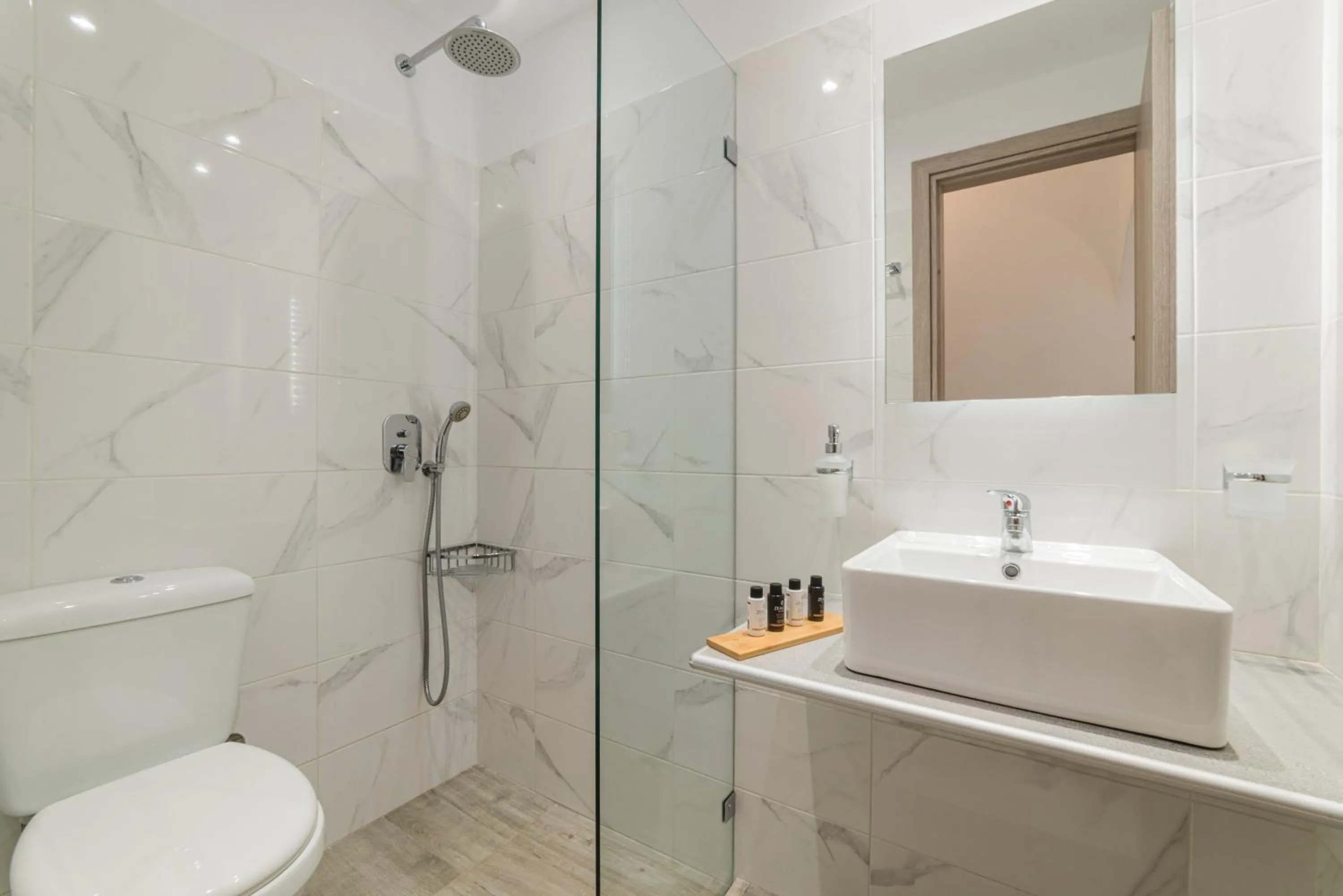 Shower in Petros Studios & Suites