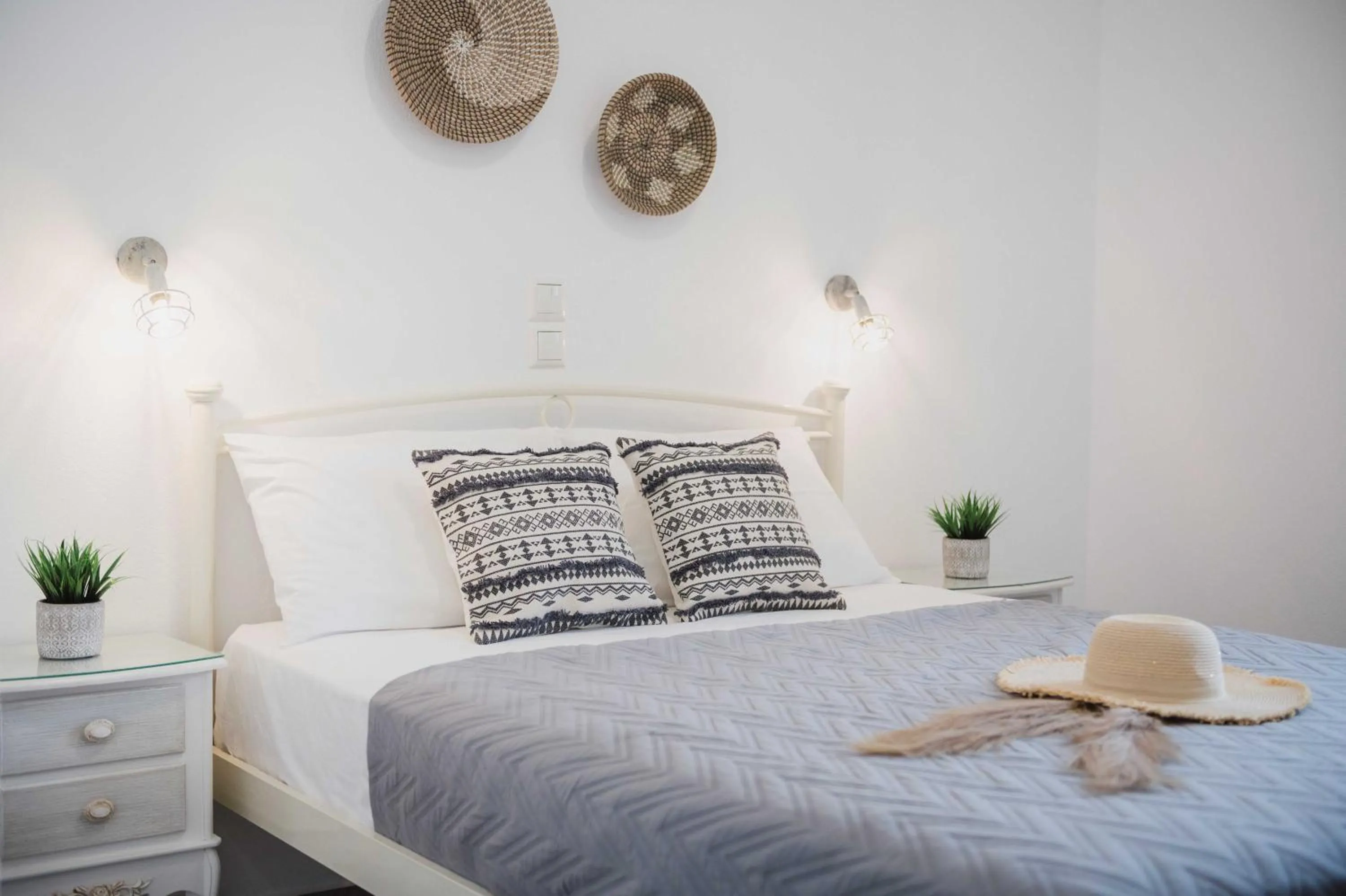 Bed in Petros Studios & Suites