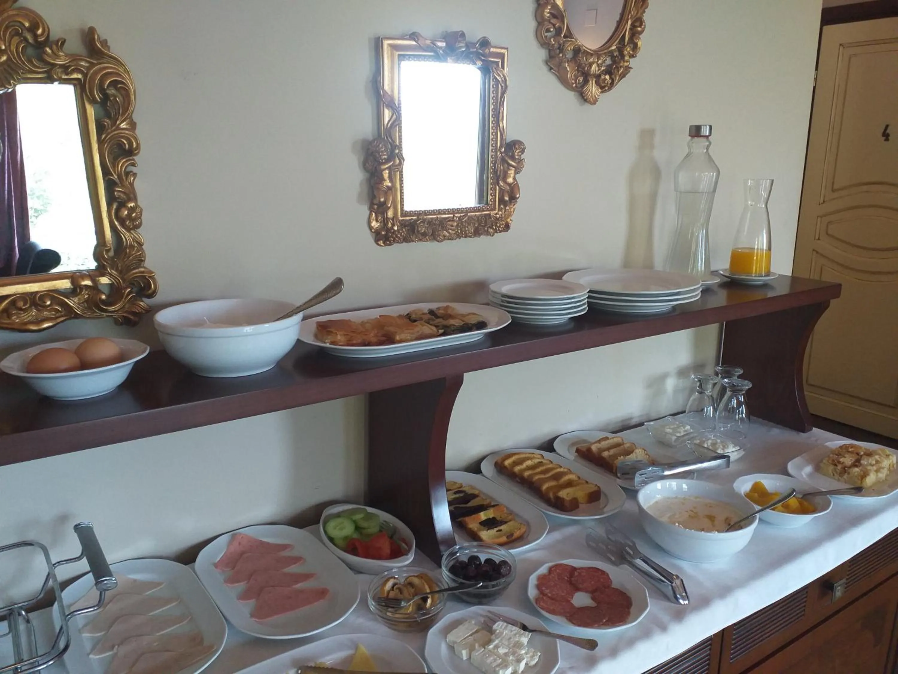 Food in Epavlis Meteora Suites Hotel