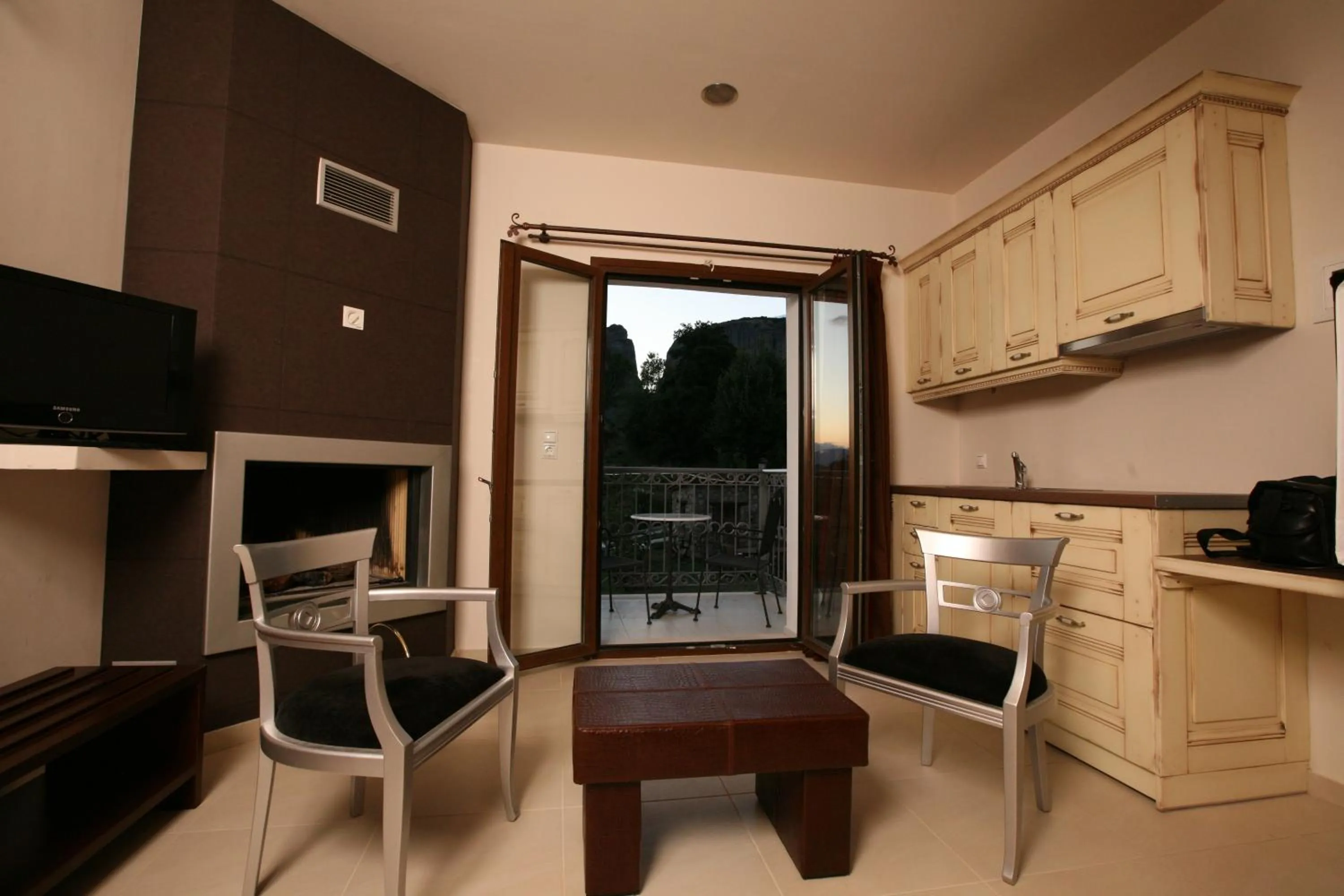 Kitchen or kitchenette in Epavlis Meteora Suites Hotel