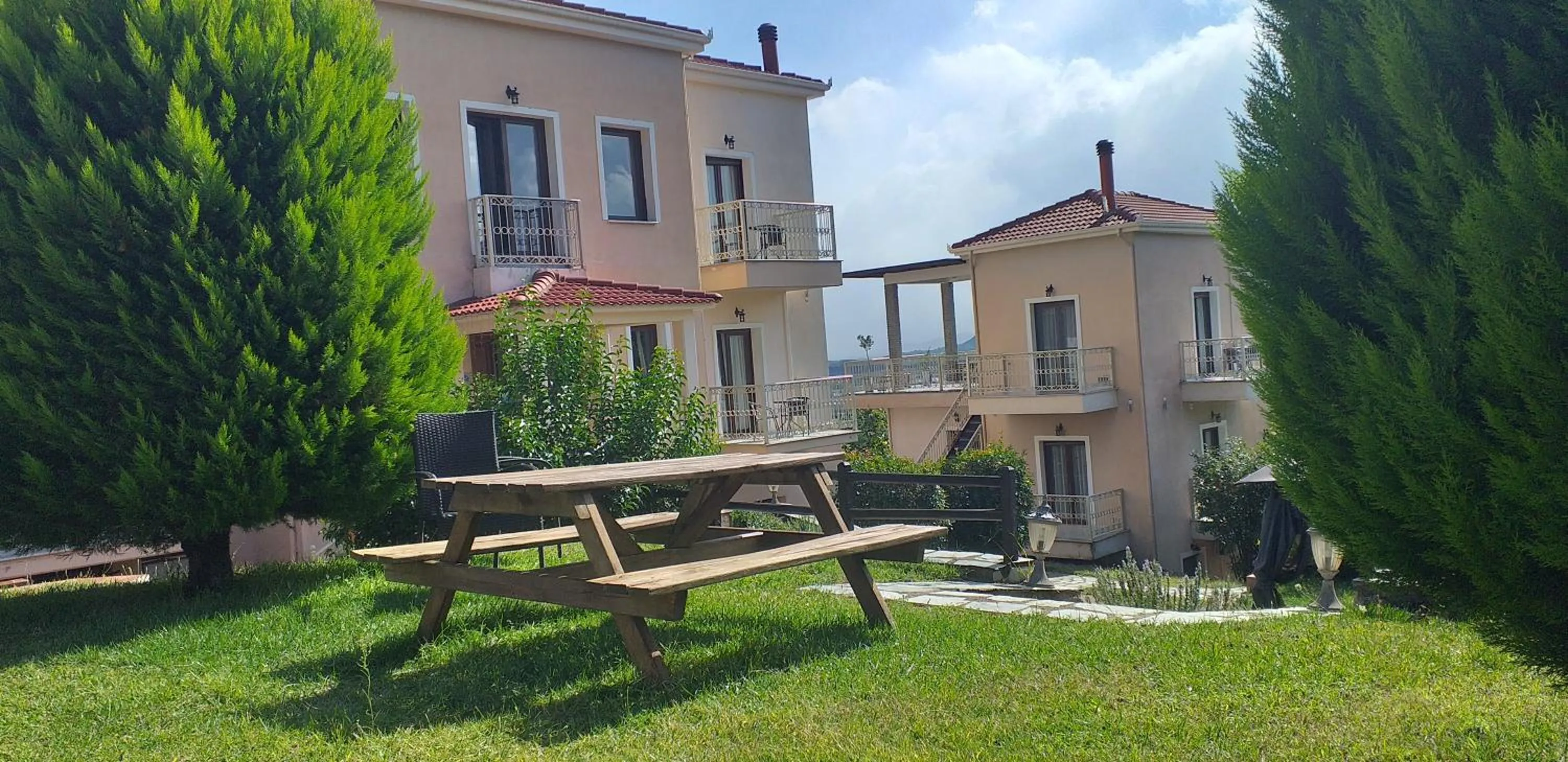 Garden in Epavlis Meteora Suites Hotel