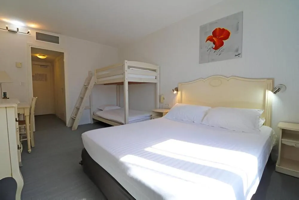 Bed in Hôtel Napoléon