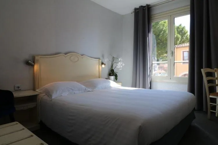 Bed in Hôtel Napoléon