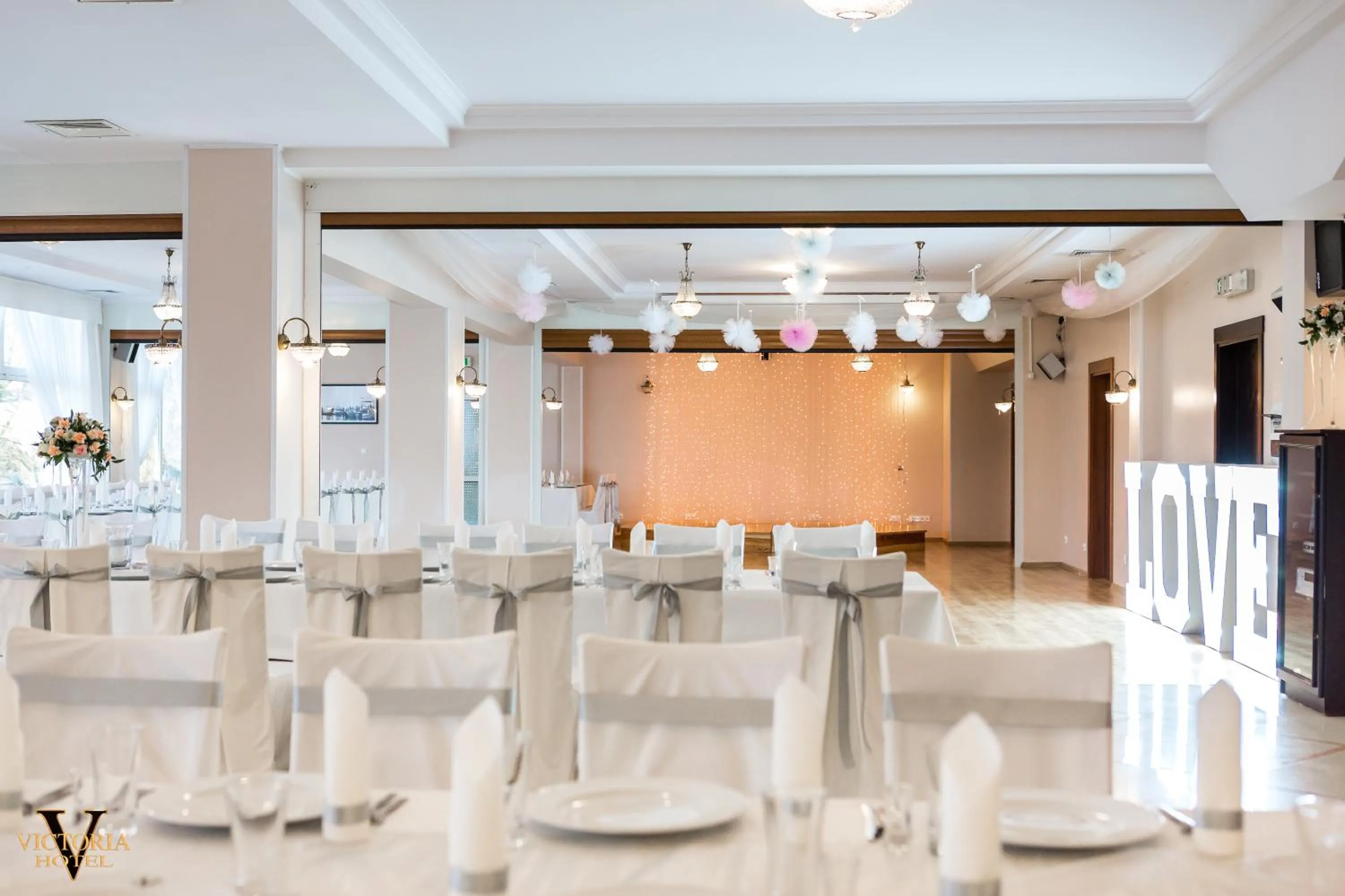 Evening entertainment in Hotel Victoria