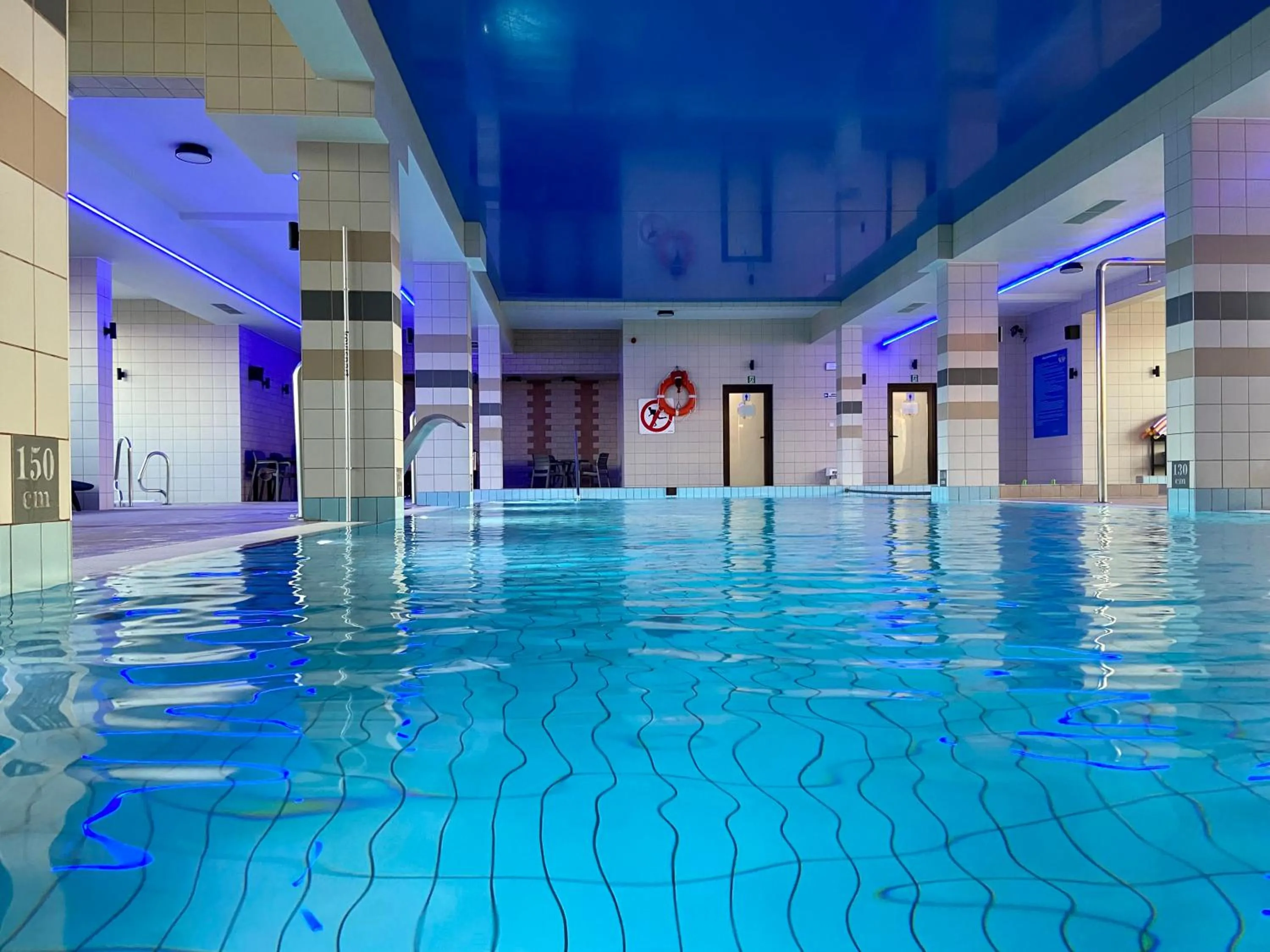 Swimming pool in Hotel Victoria