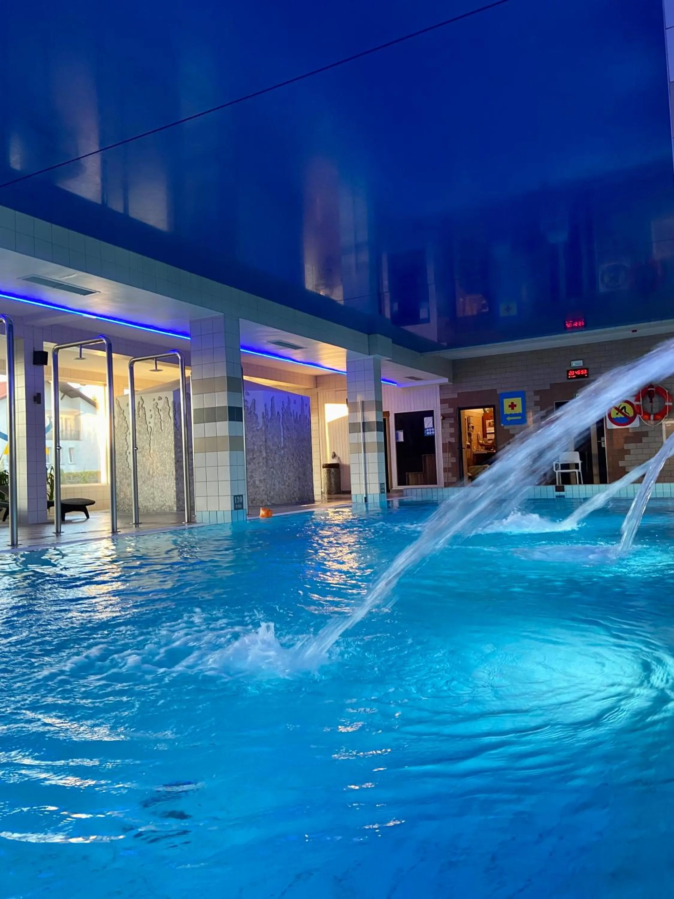 Swimming pool in Hotel Victoria