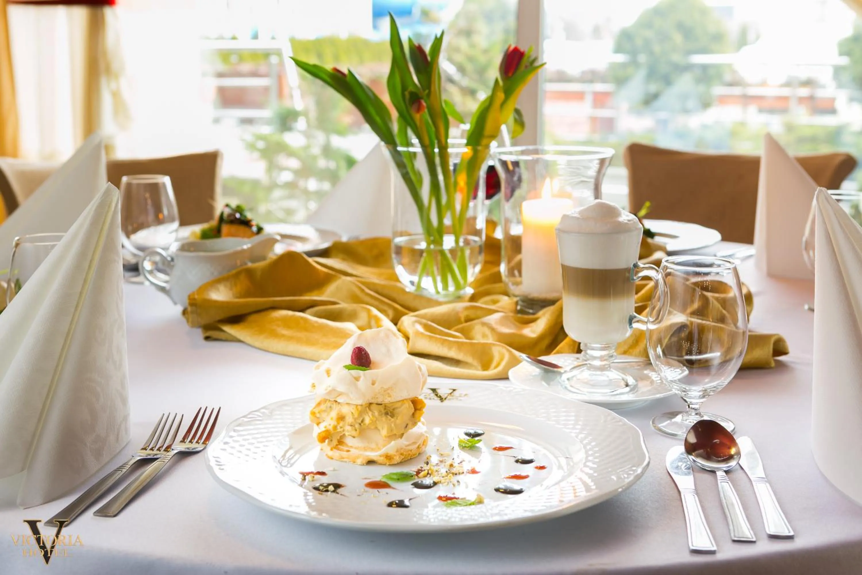 Restaurant/places to eat in Hotel Victoria