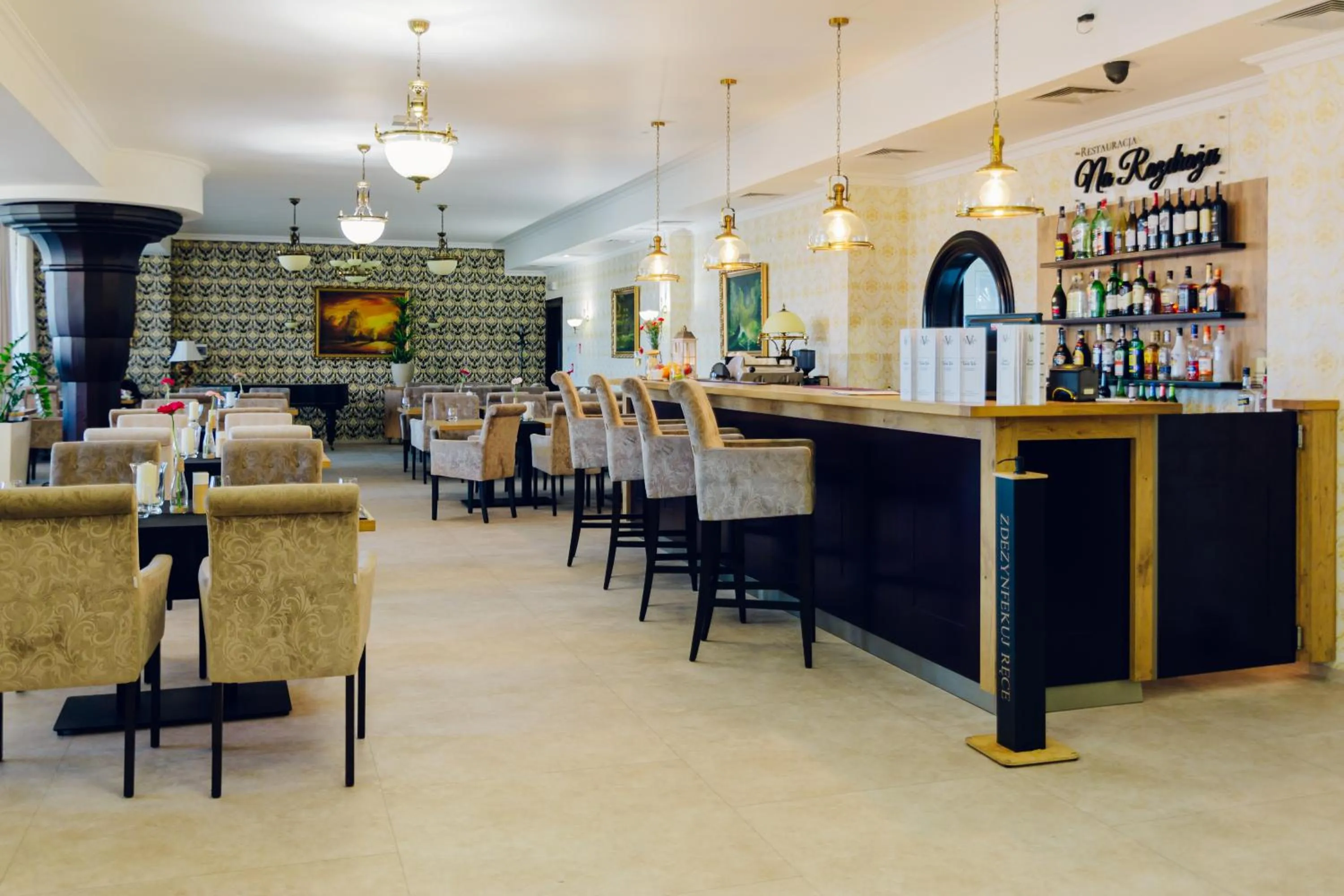 Restaurant/places to eat in Hotel Victoria