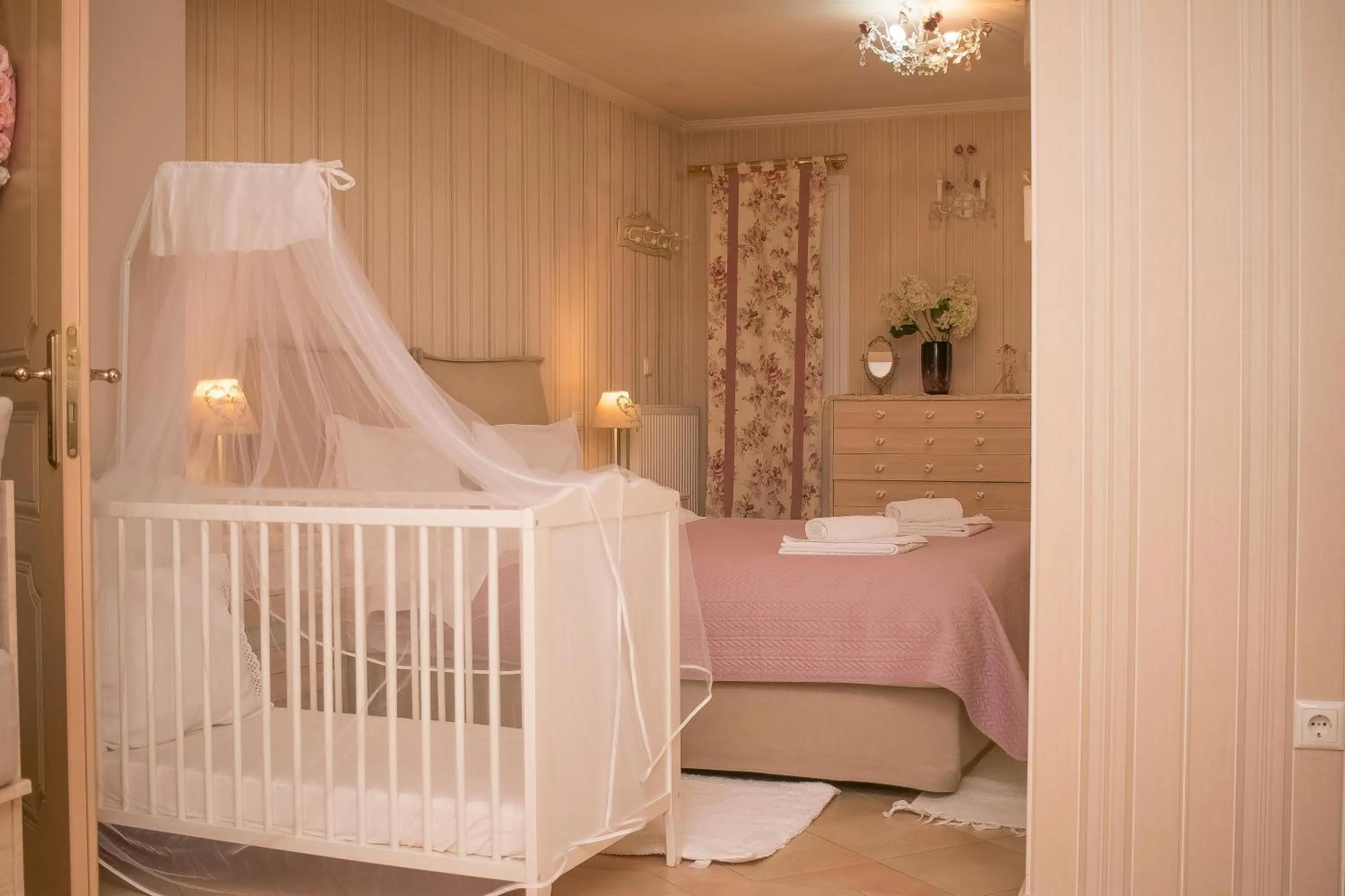 Bed in Luxury Family Villa Meteora