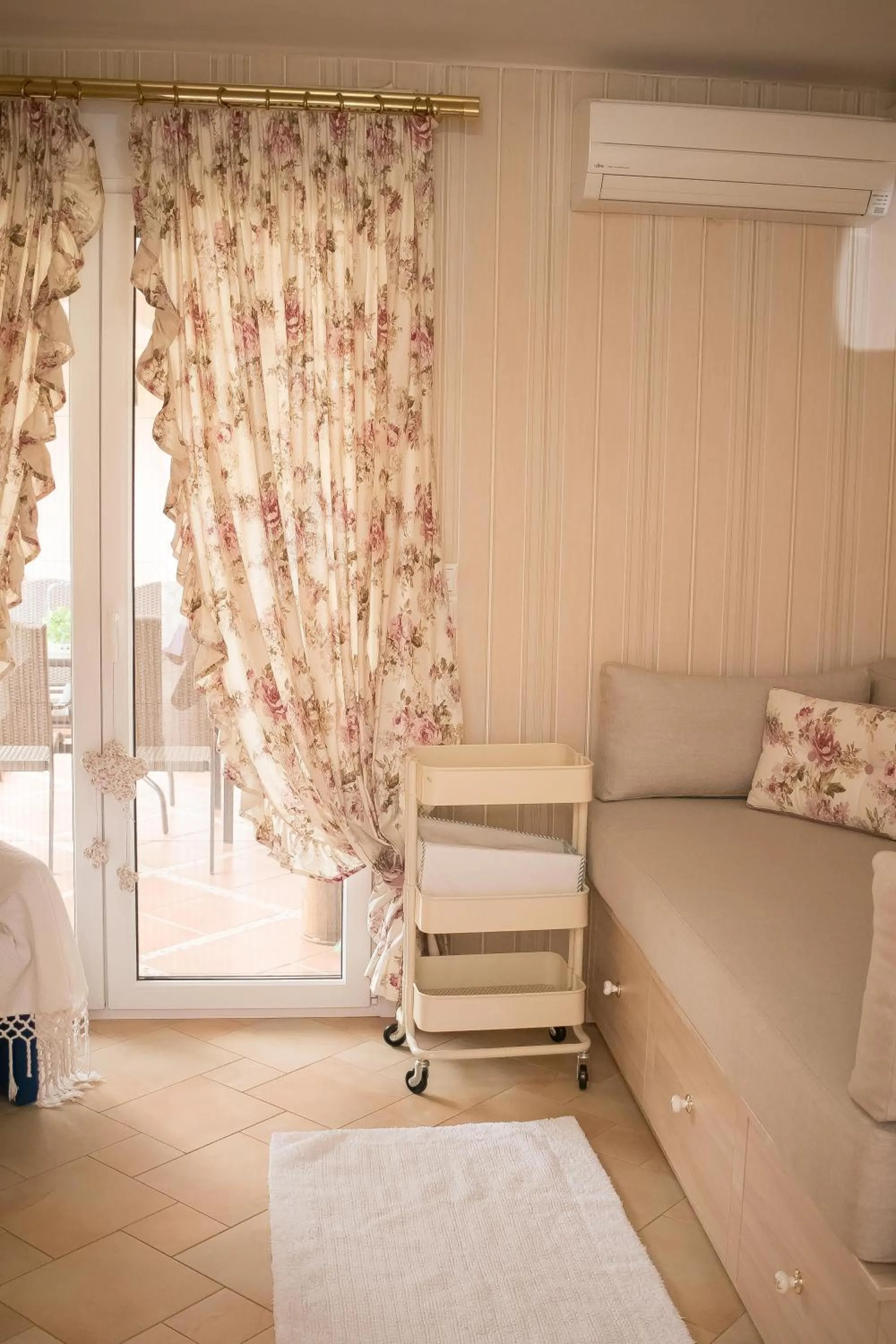 Bed in Luxury Family Villa Meteora