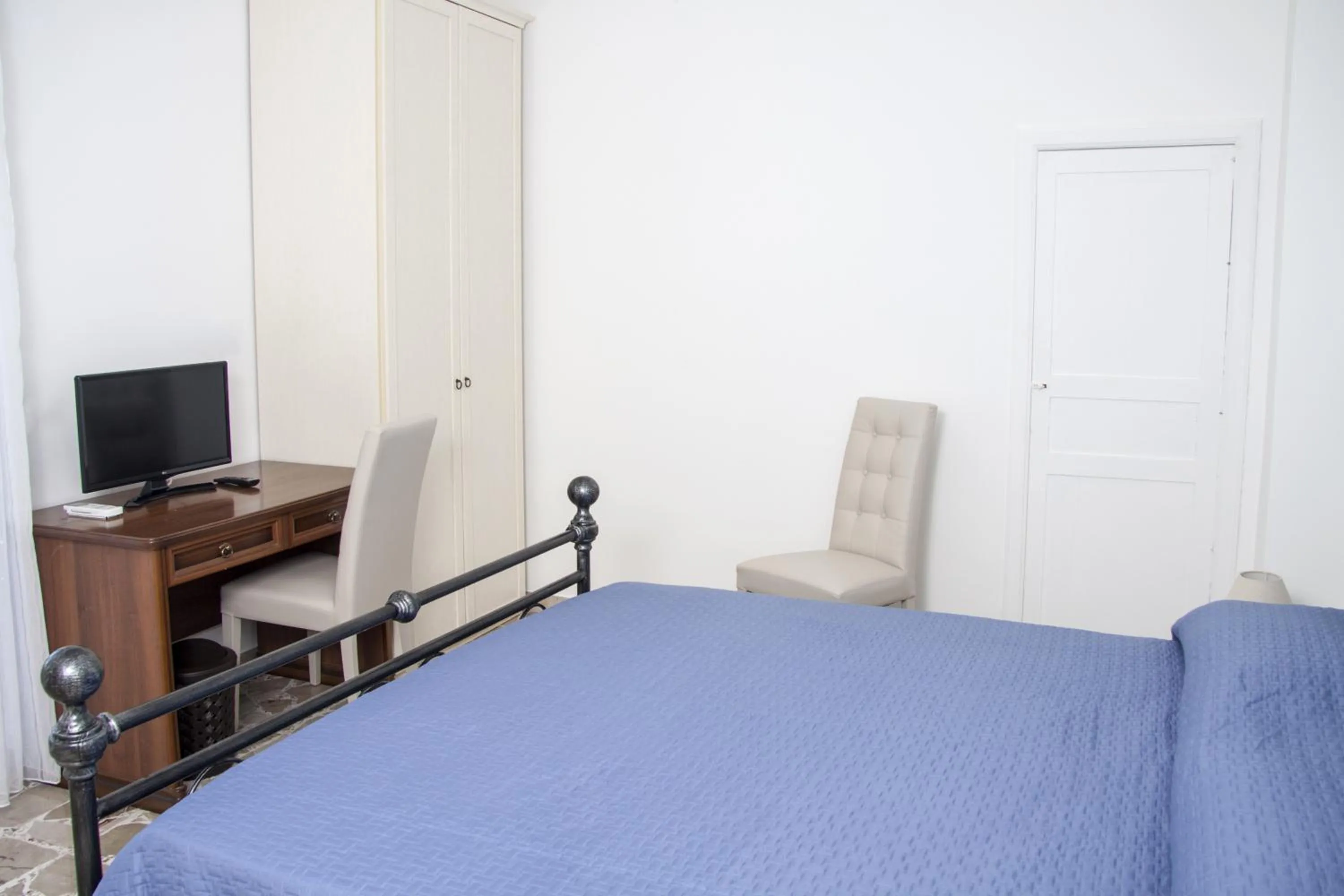 Bed in BFRAME Cornice Barocca