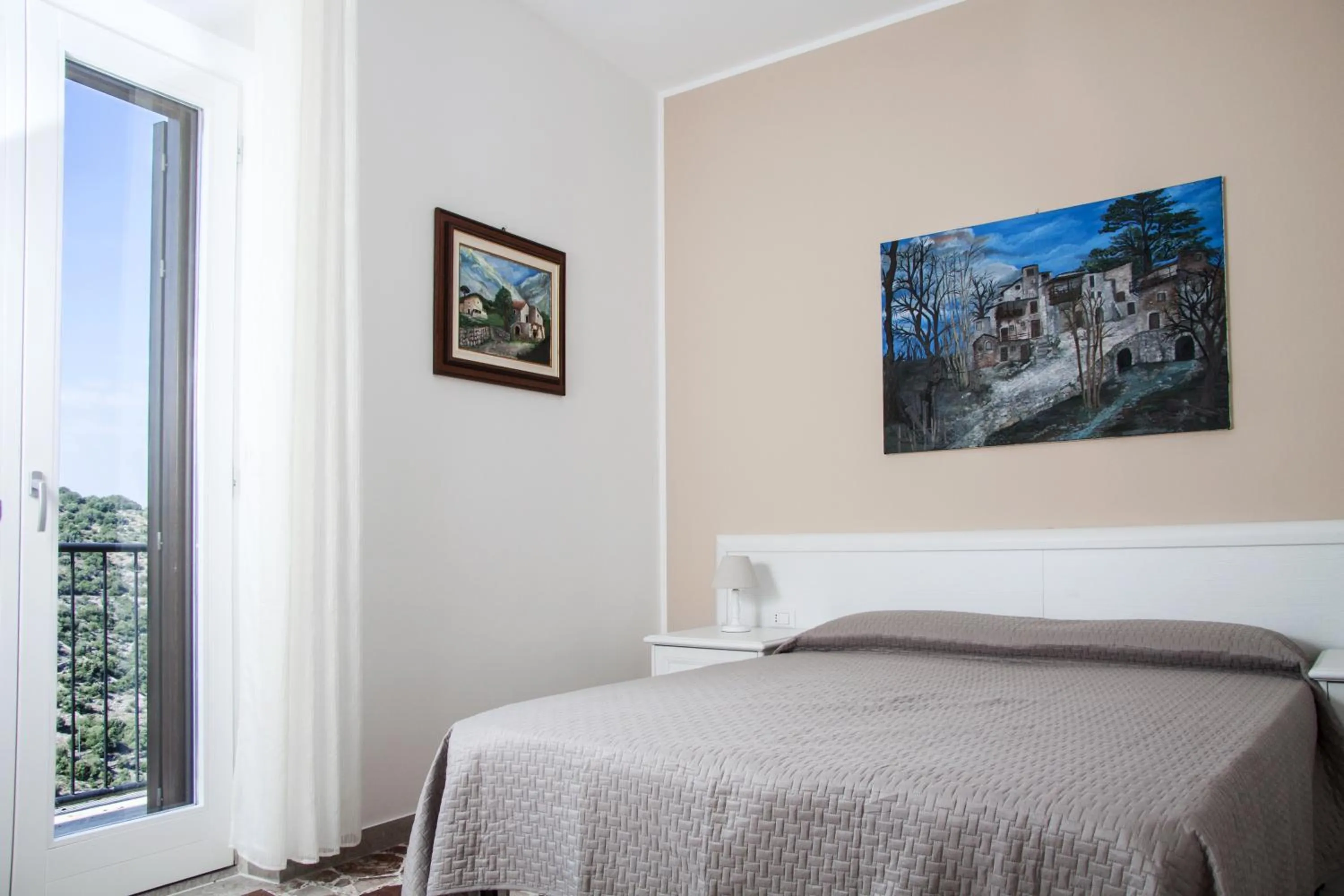 Bed in BFRAME Cornice Barocca