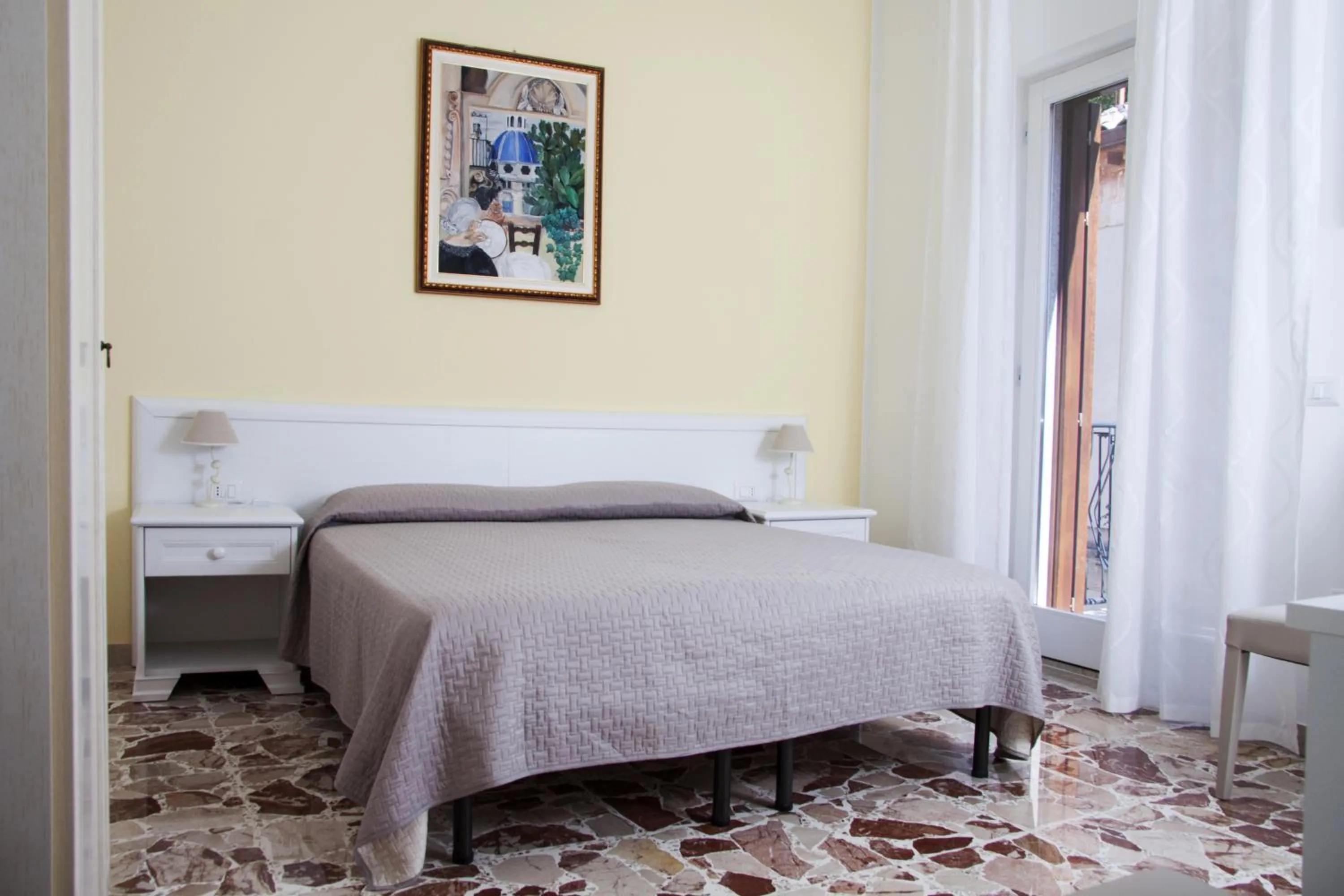 Bed in BFRAME Cornice Barocca
