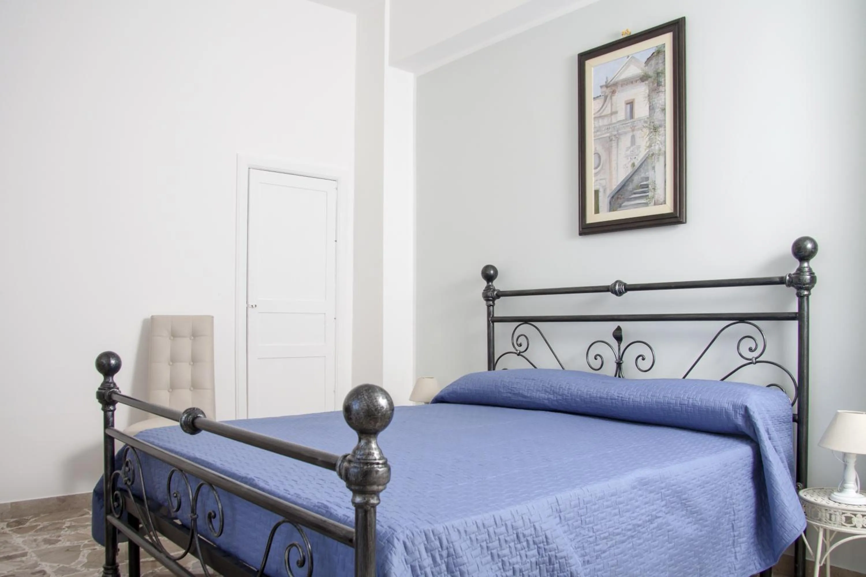 Bed in BFRAME Cornice Barocca