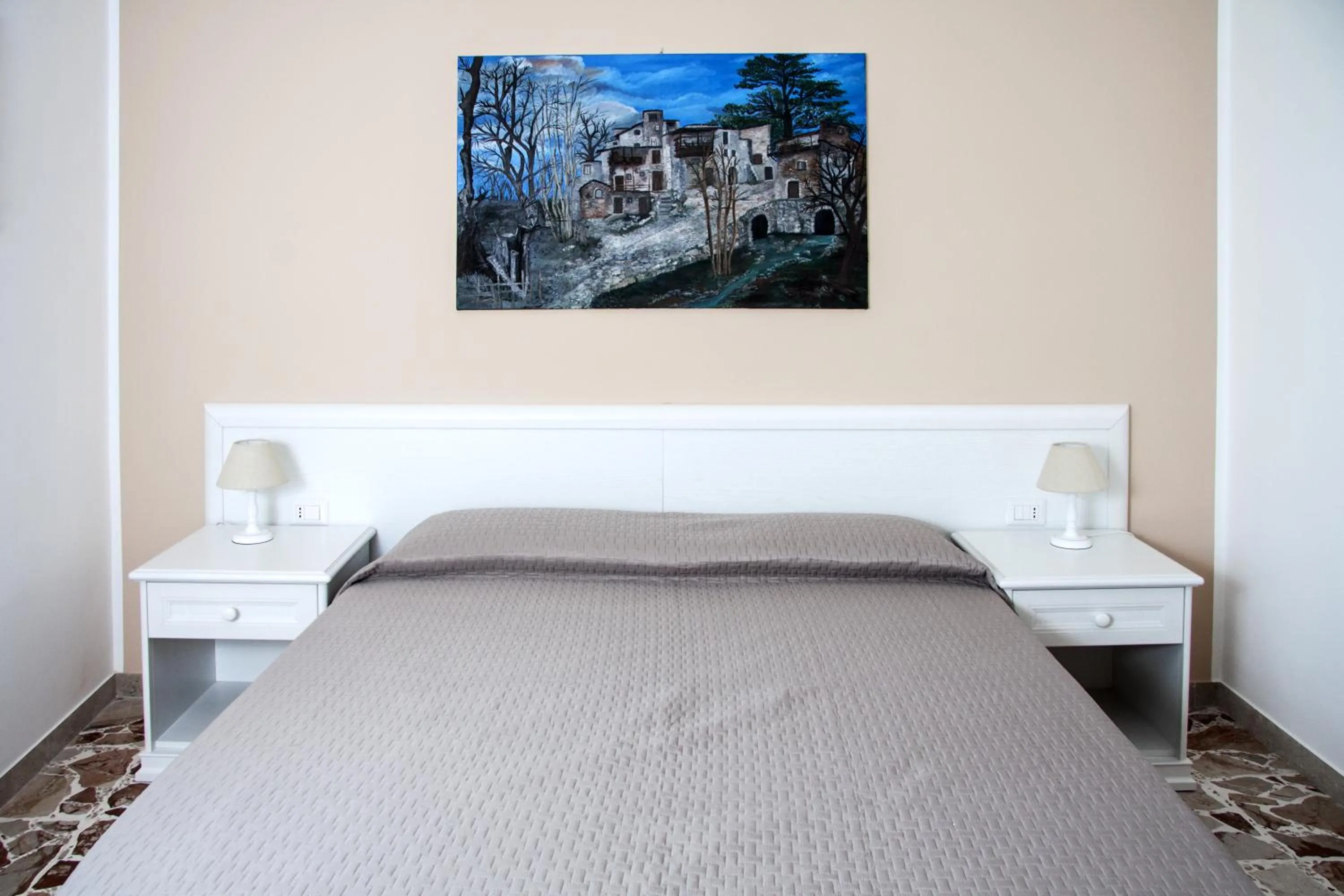 Bed in BFRAME Cornice Barocca