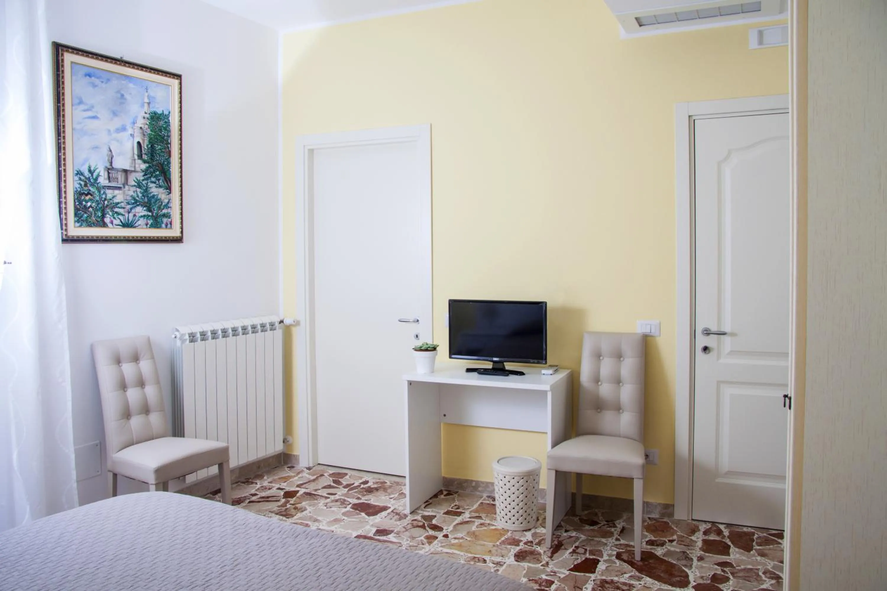 Bed in BFRAME Cornice Barocca