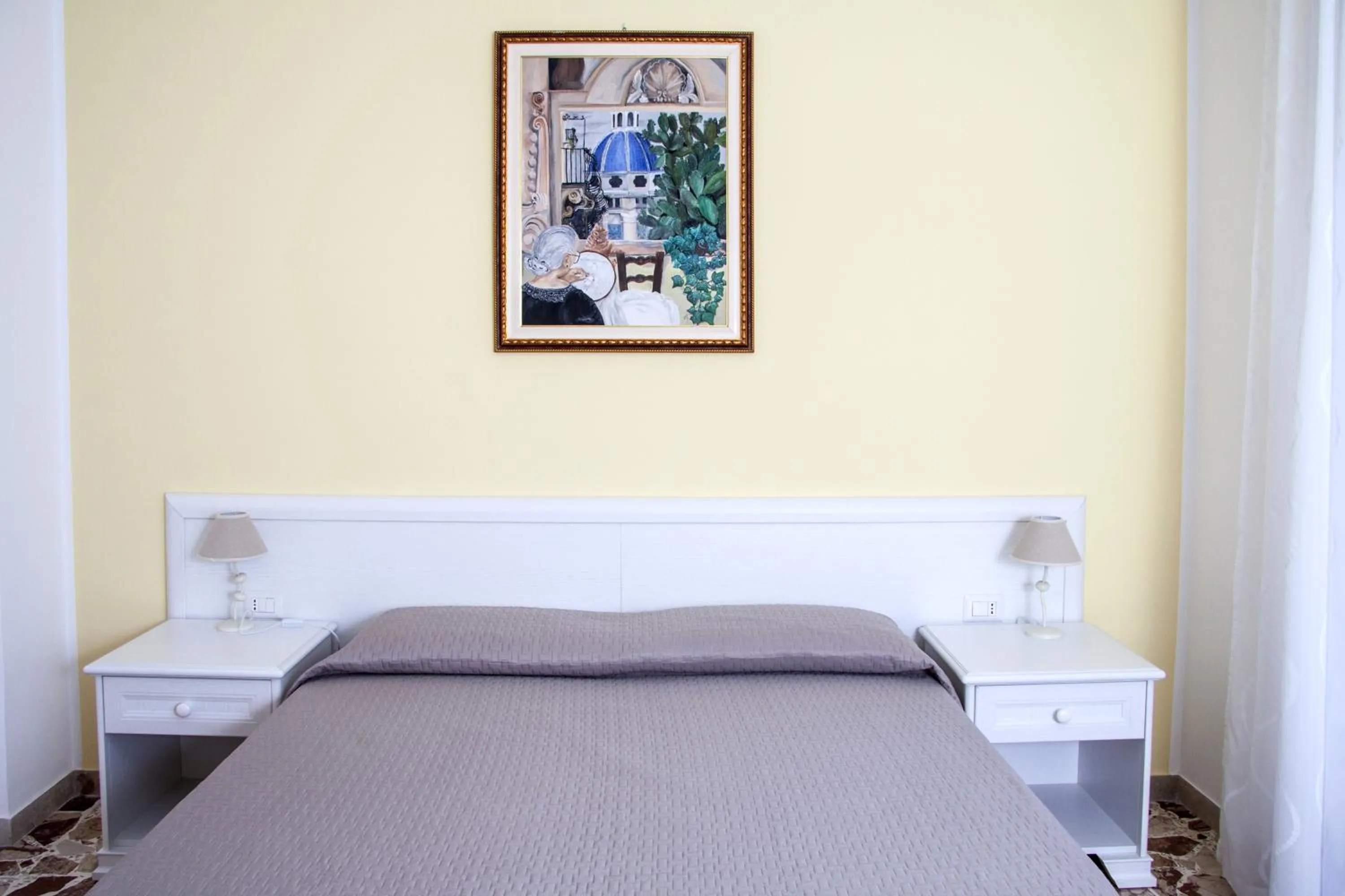 Bed in BFRAME Cornice Barocca