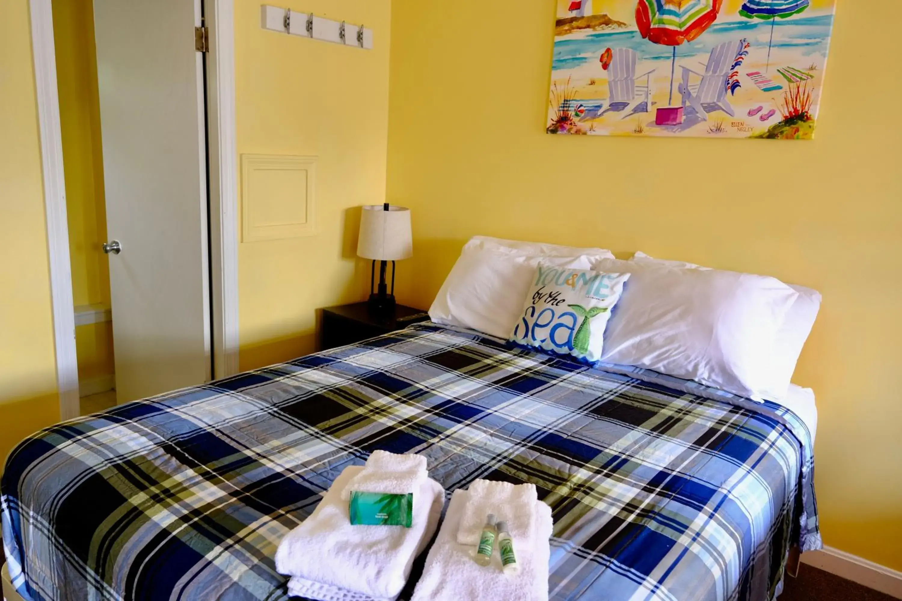 Queen Room with Futon in Dock House Inn Queen Room with Futon in Dock House Inn