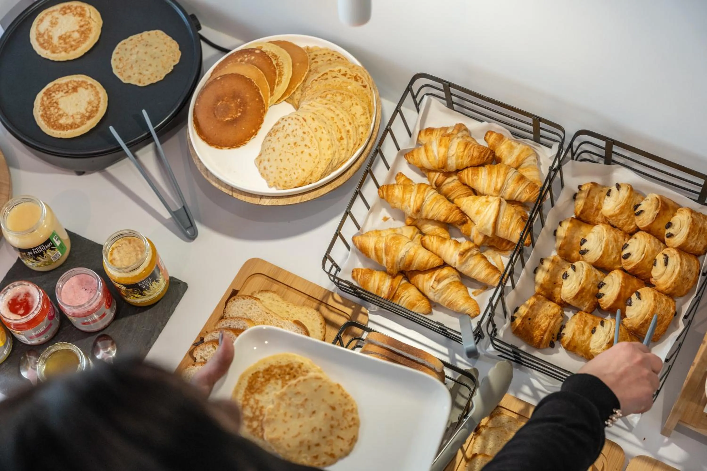 Breakfast in Grand Hôtel Niort Centre