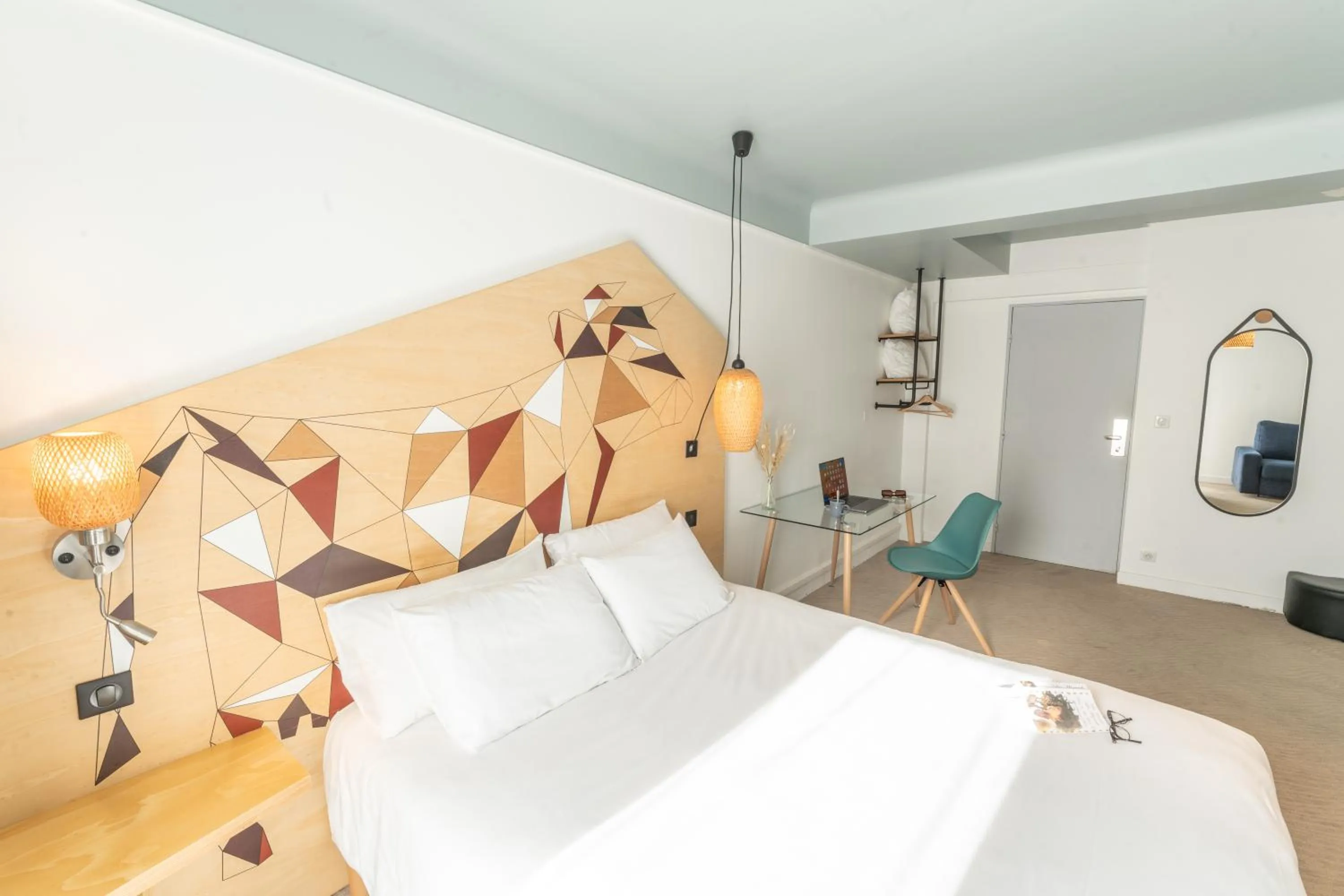 Bedroom, Bed in Grand Hôtel Niort Centre