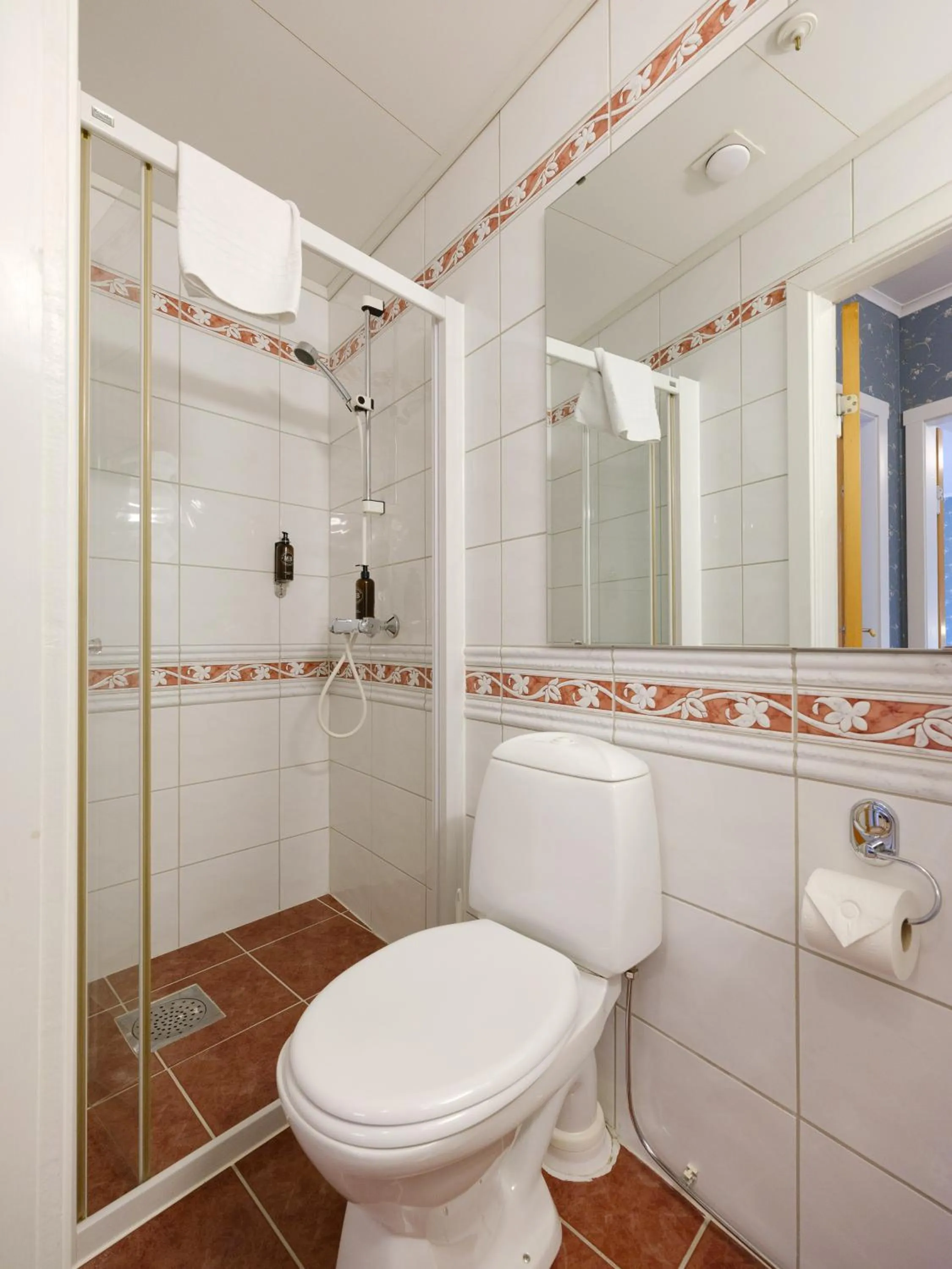 Bathroom in Hotel Utsikten - by Classic Norway Hotels