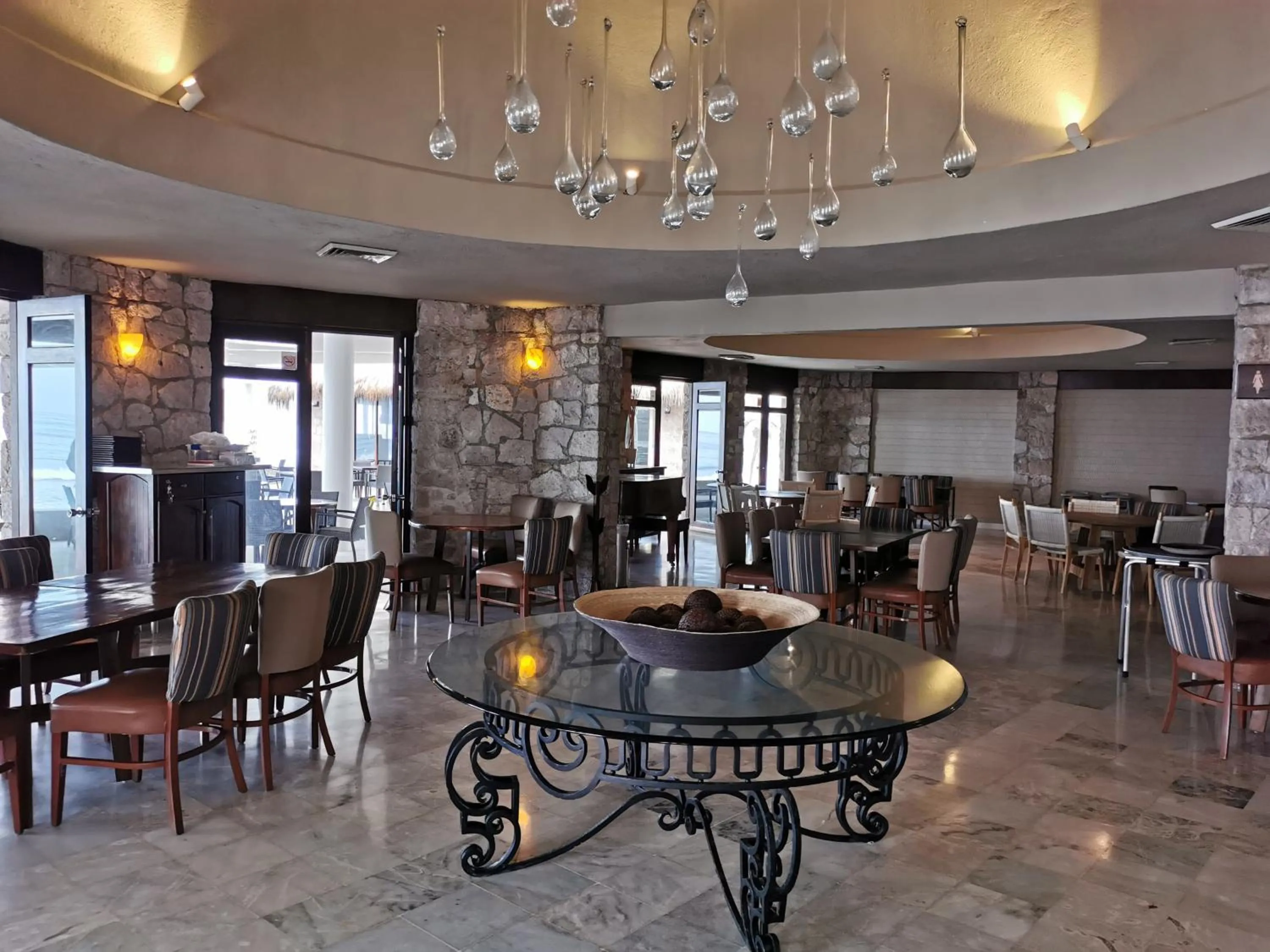 Restaurant/places to eat in Gaviana Resort