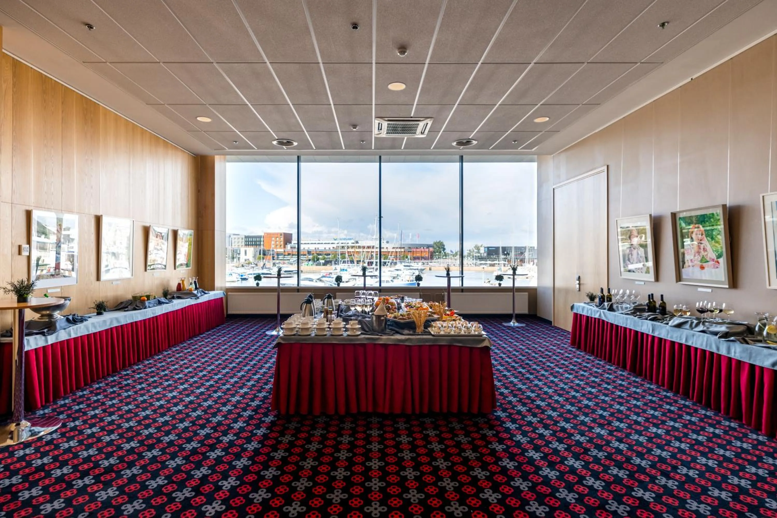 Food and drinks in Hestia Hotel Europa