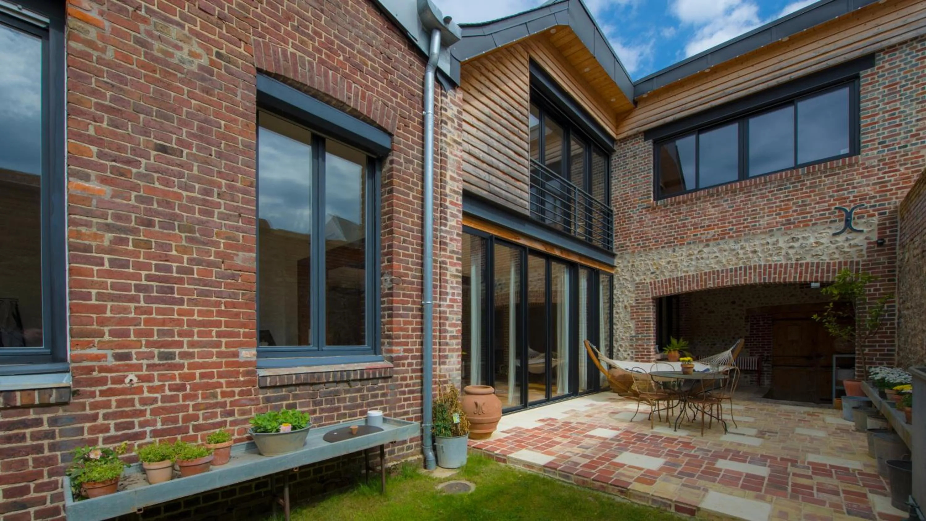 Property building in A L'ecole Buissonniere